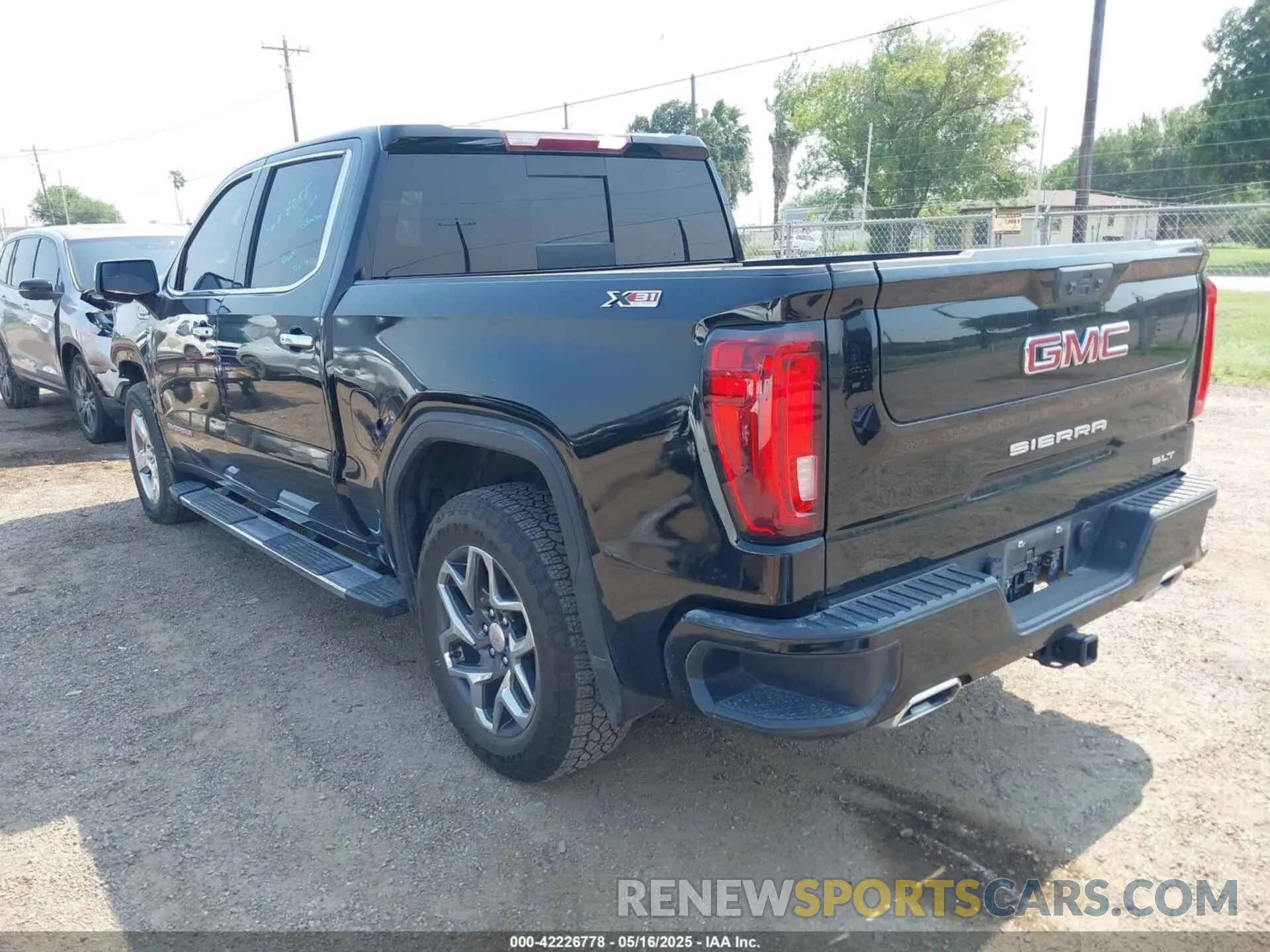 3 fotografías del automóvil dañado 1GTUUDED1NZ646000 GMC SIERRA 1500 2022