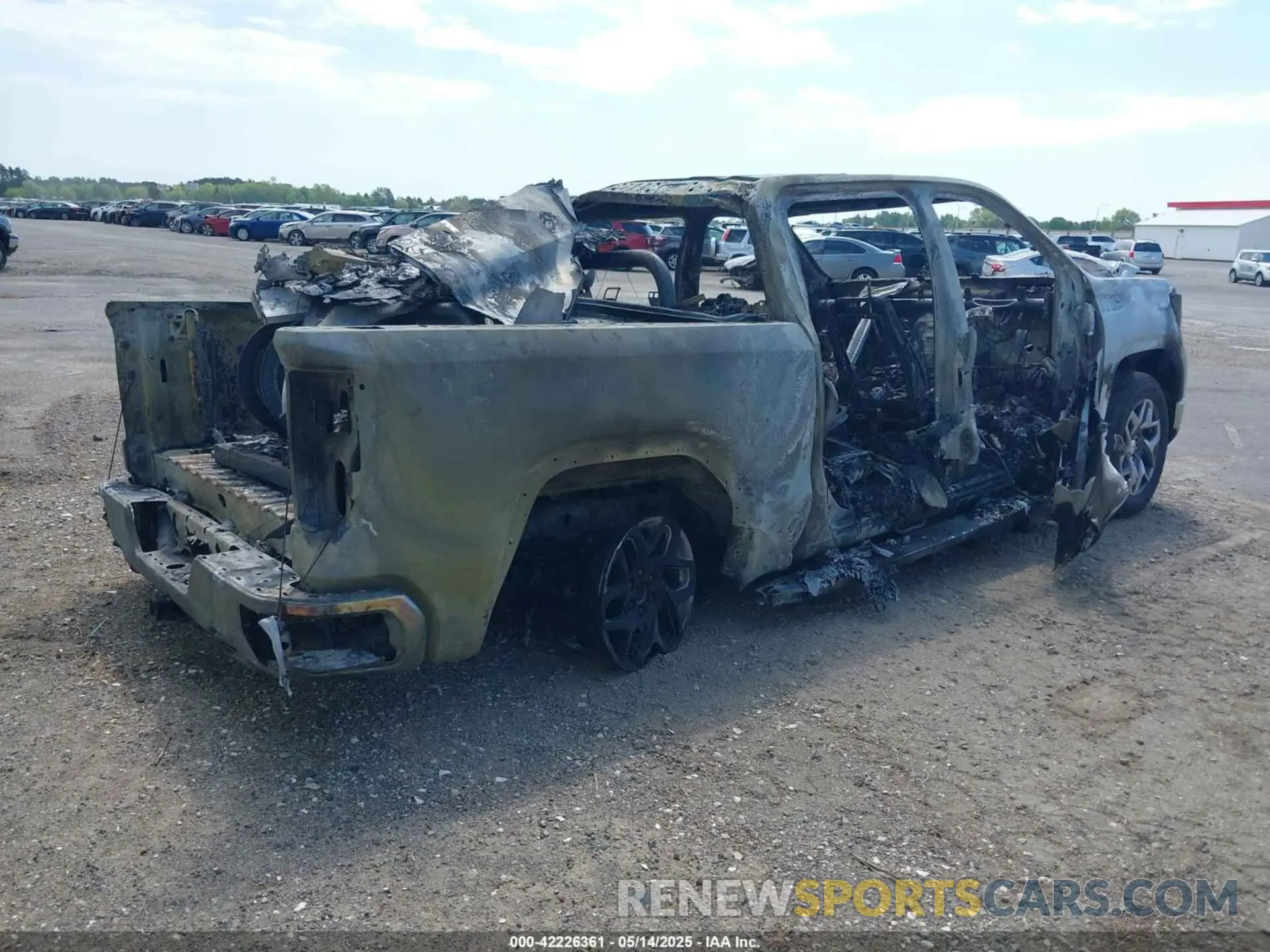 4 fotografías del automóvil dañado 1GTUUDED4NZ634939 GMC SIERRA 1500 2022