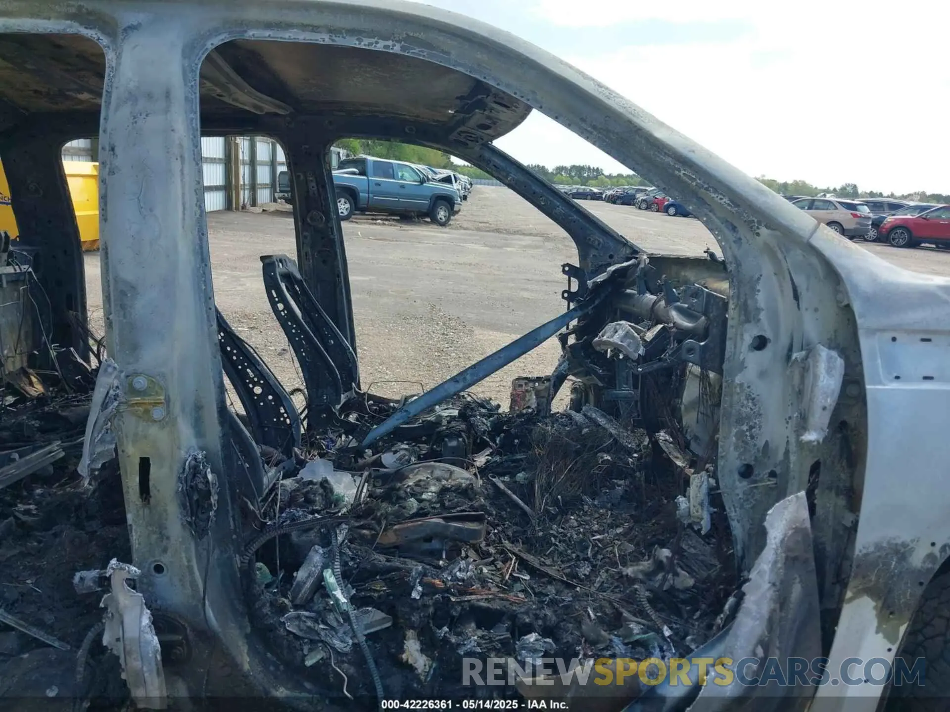 5 fotografías del automóvil dañado 1GTUUDED4NZ634939 GMC SIERRA 1500 2022
