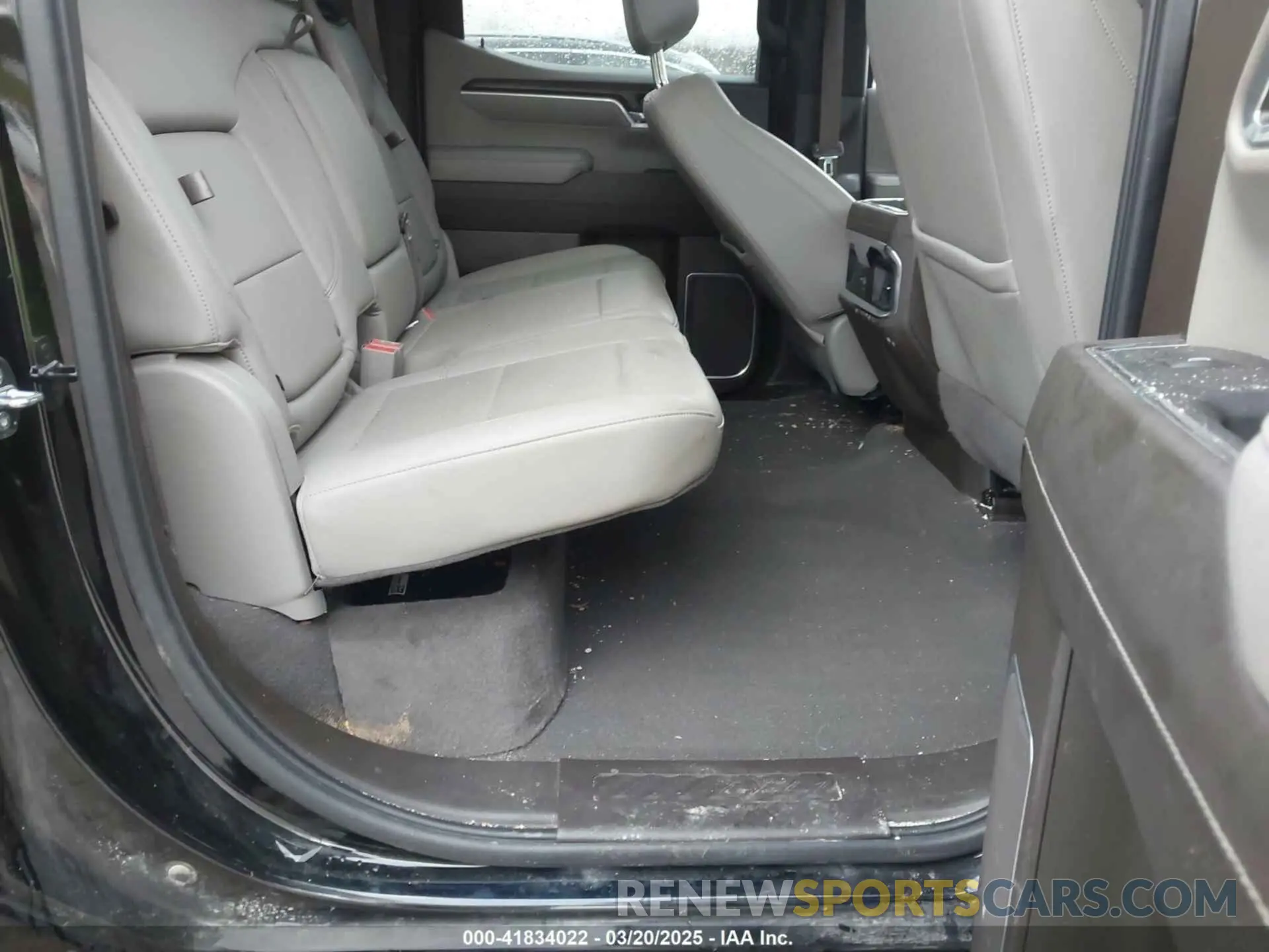 8 fotografías del automóvil dañado 1GTUUDED5NZ622976 GMC SIERRA 1500 2022