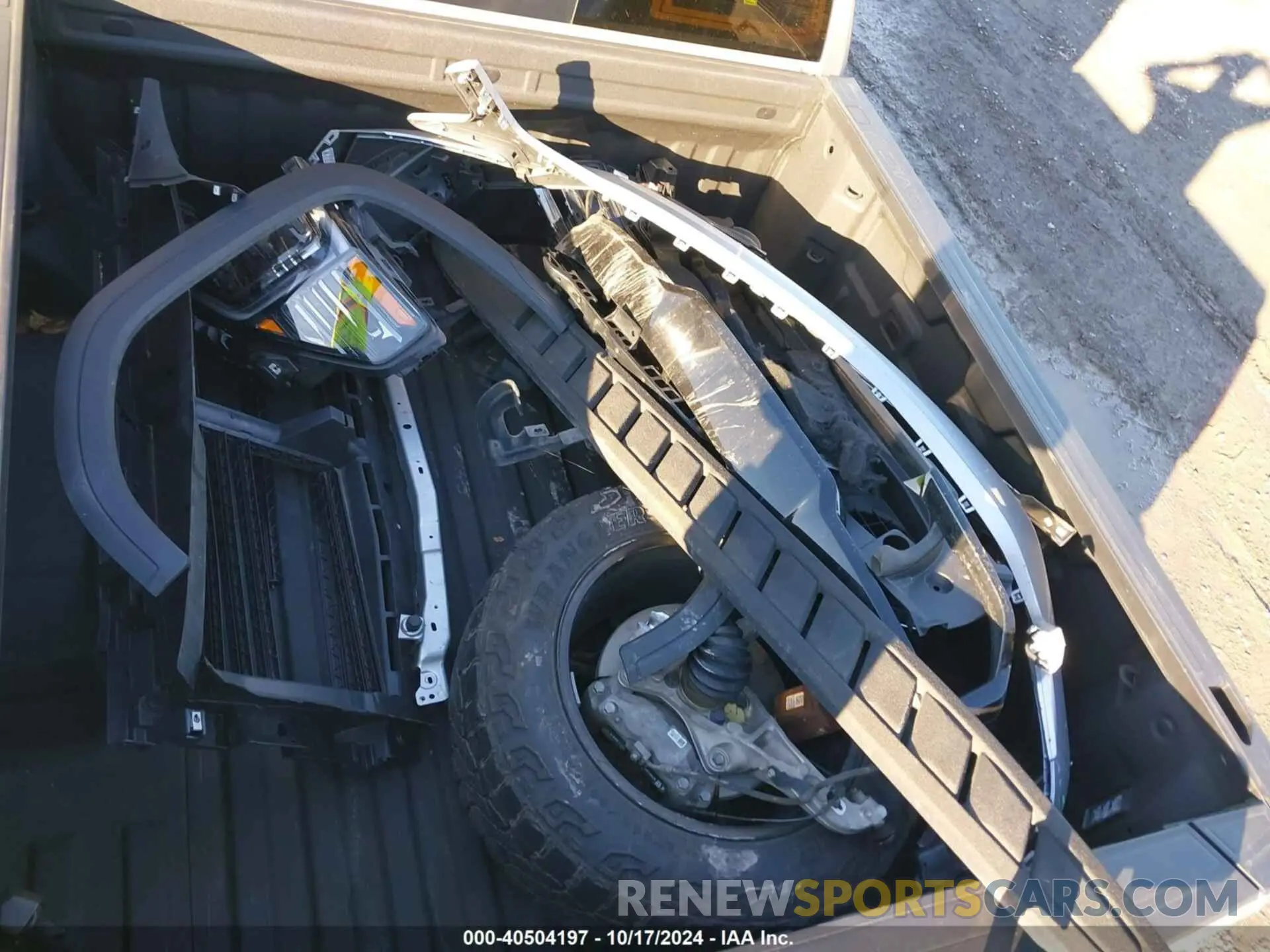 19 fotografías del automóvil dañado 1GTUUEET5NZ554403 GMC SIERRA 1500 2022