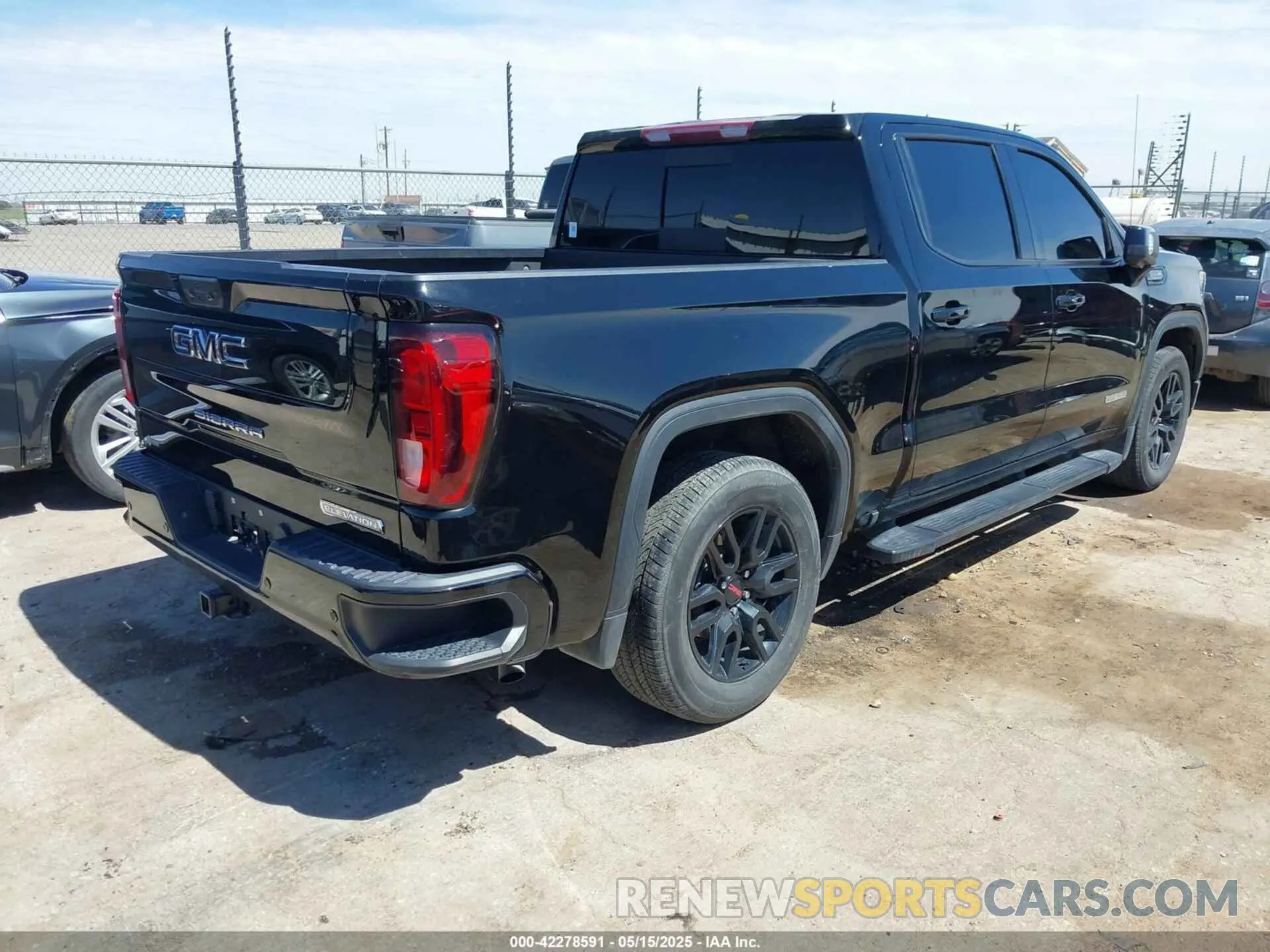 4 fotografías del automóvil dañado 3GTPHCEDXNG525803 GMC SIERRA 1500 2022