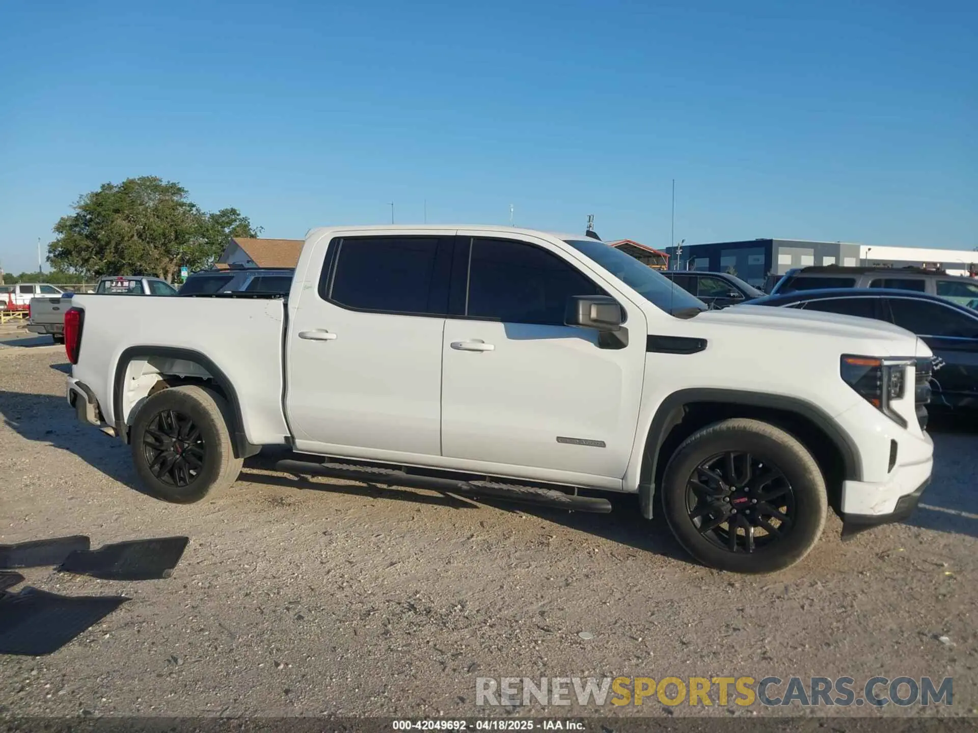 13 fotografías del automóvil dañado 3GTPHCEK6NG615092 GMC SIERRA 1500 2022