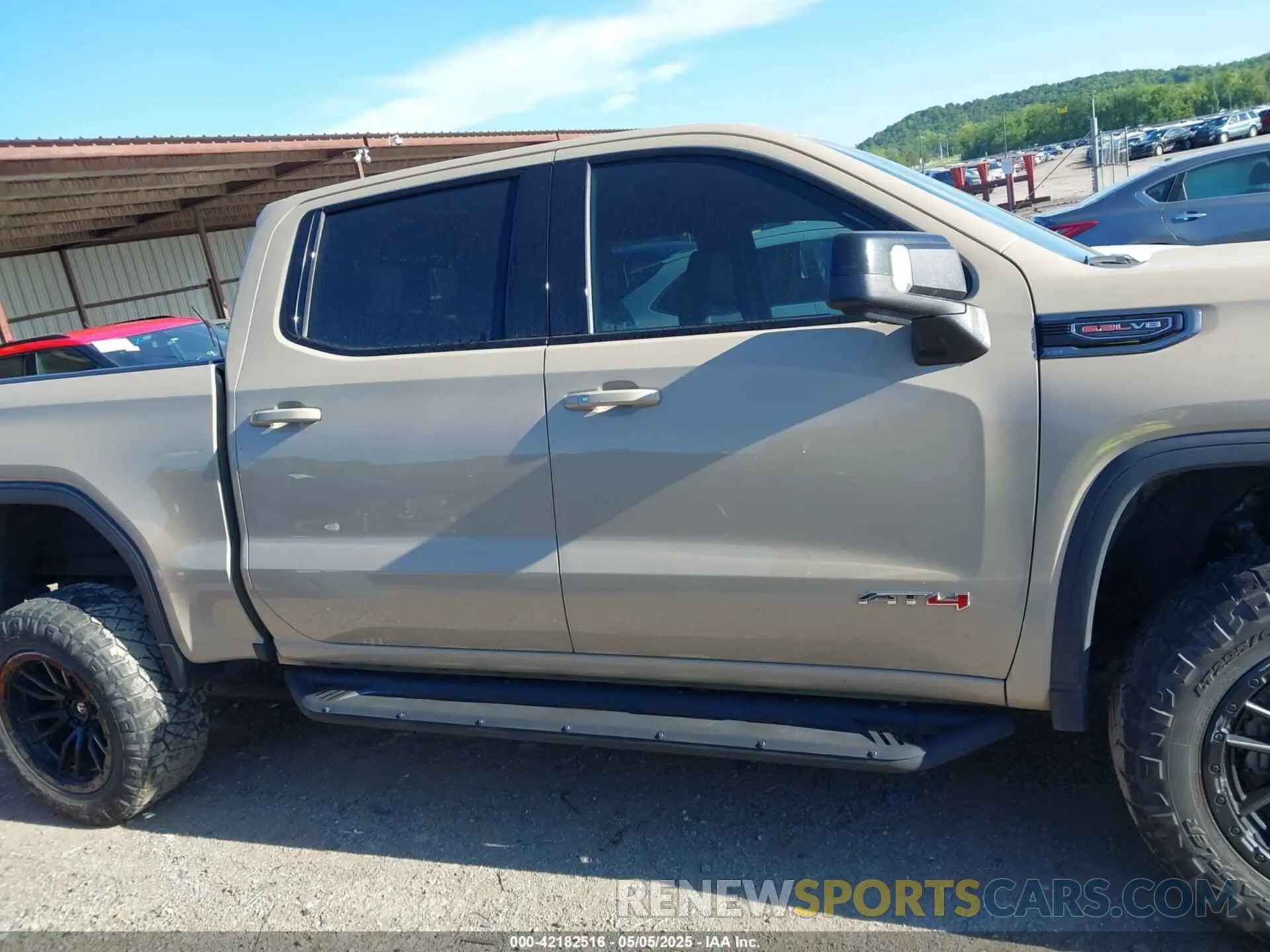 13 fotografías del automóvil dañado 3GTPUEELXNG576376 GMC SIERRA 1500 2022