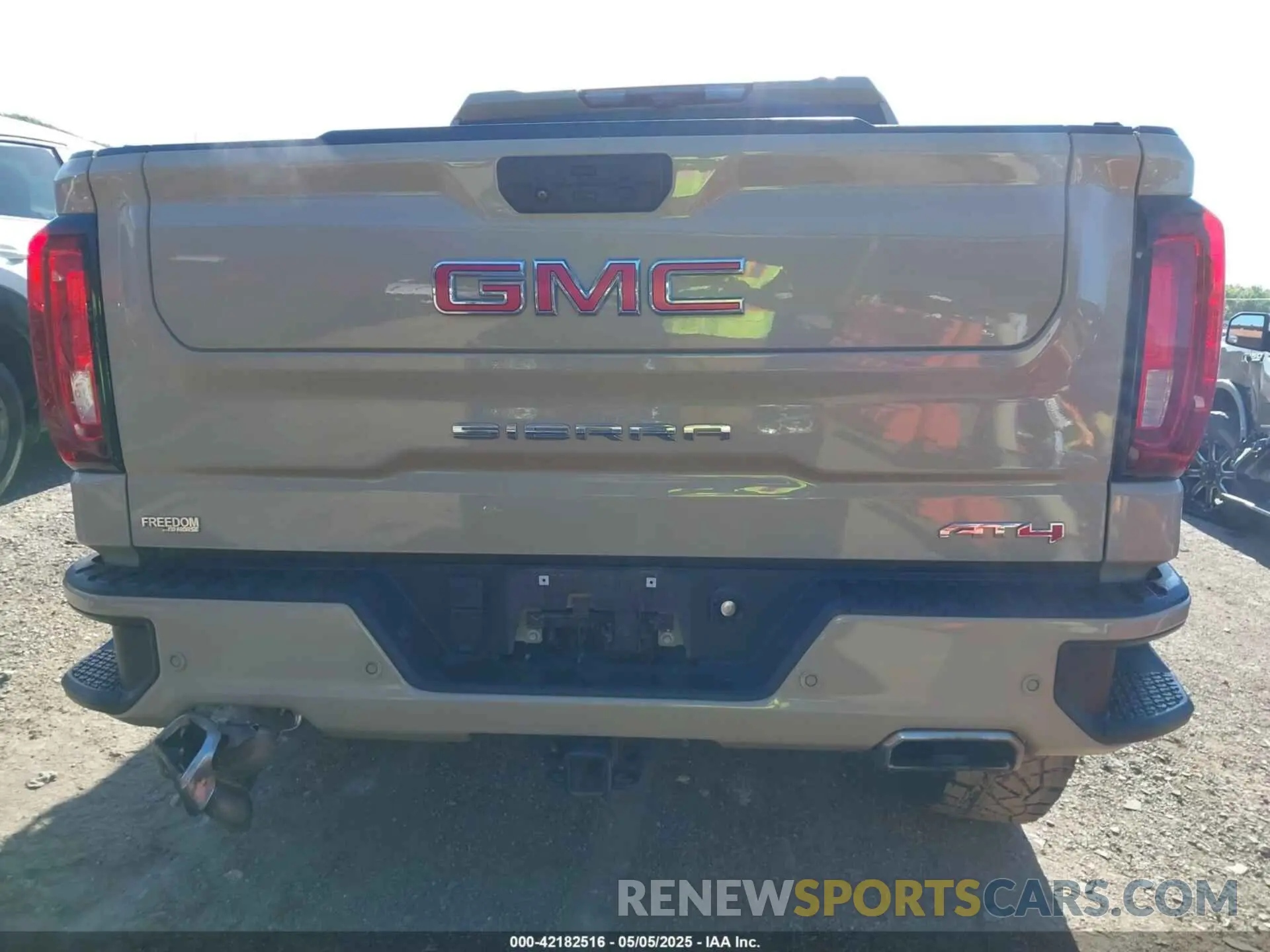 16 fotografías del automóvil dañado 3GTPUEELXNG576376 GMC SIERRA 1500 2022