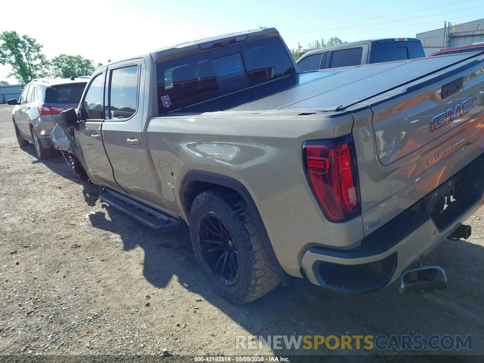 3 fotografías del automóvil dañado 3GTPUEELXNG576376 GMC SIERRA 1500 2022