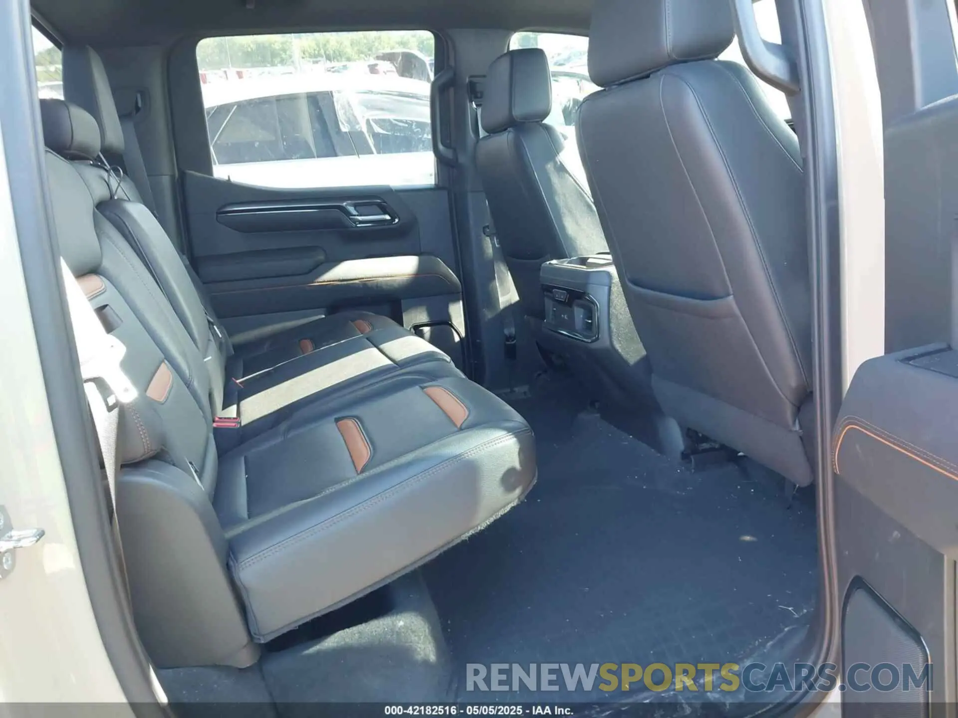 8 fotografías del automóvil dañado 3GTPUEELXNG576376 GMC SIERRA 1500 2022