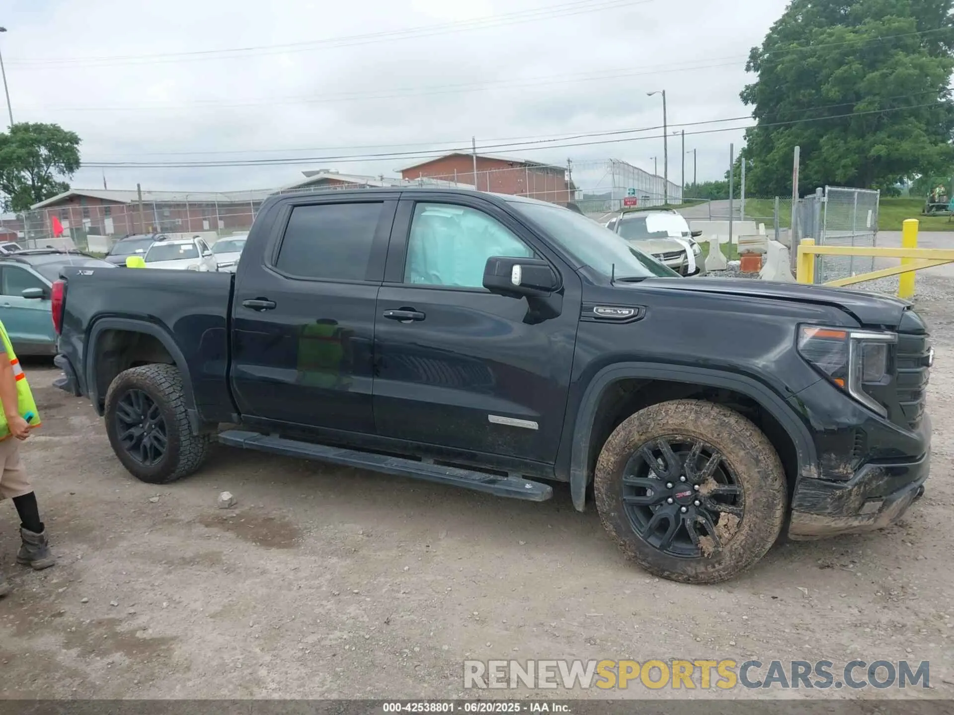 13 fotografías del automóvil dañado 3GTUUCED4NG609680 GMC SIERRA 1500 2022