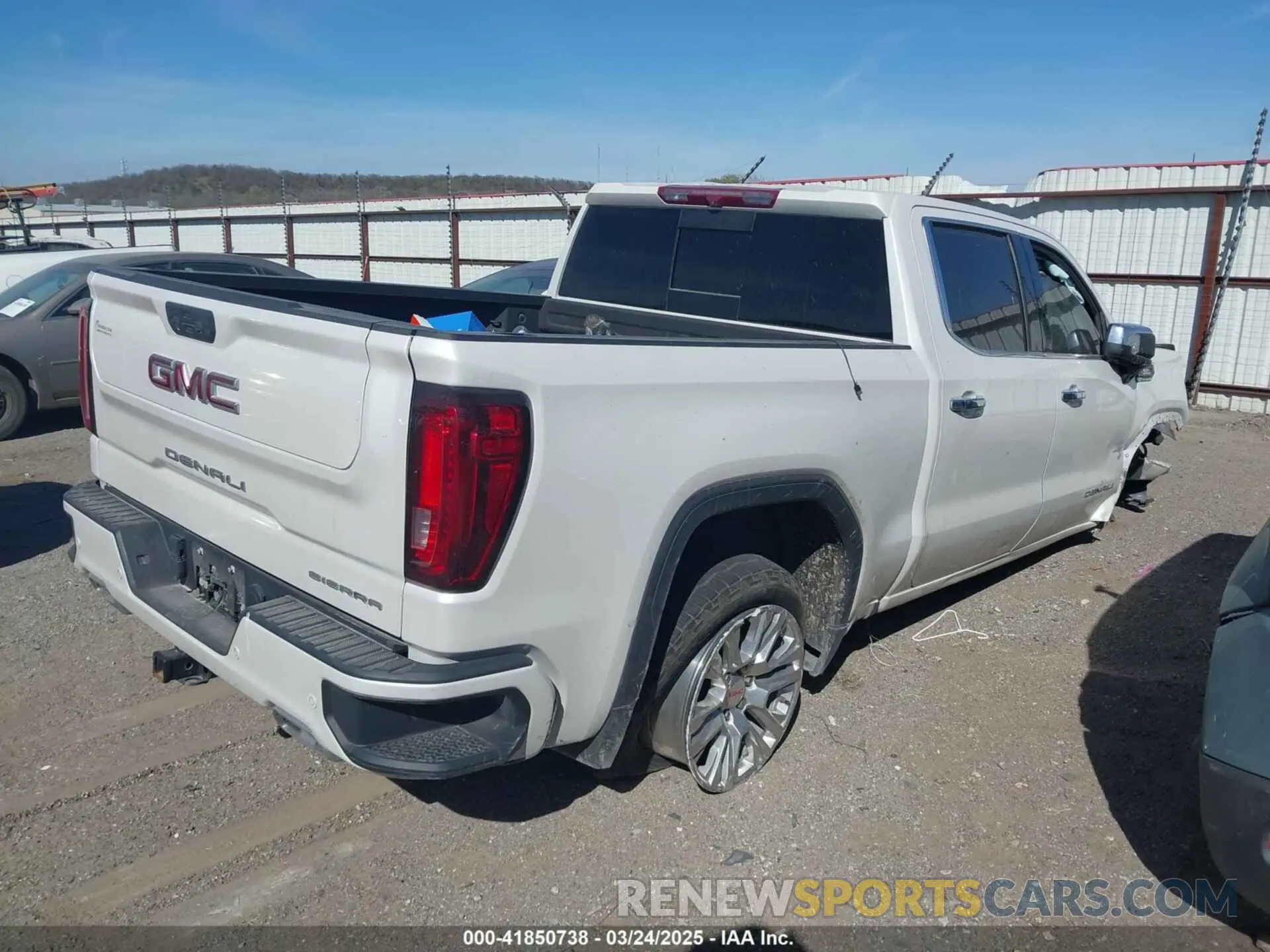 4 fotografías del automóvil dañado 3GTUUGET0NG599597 GMC SIERRA 1500 2022