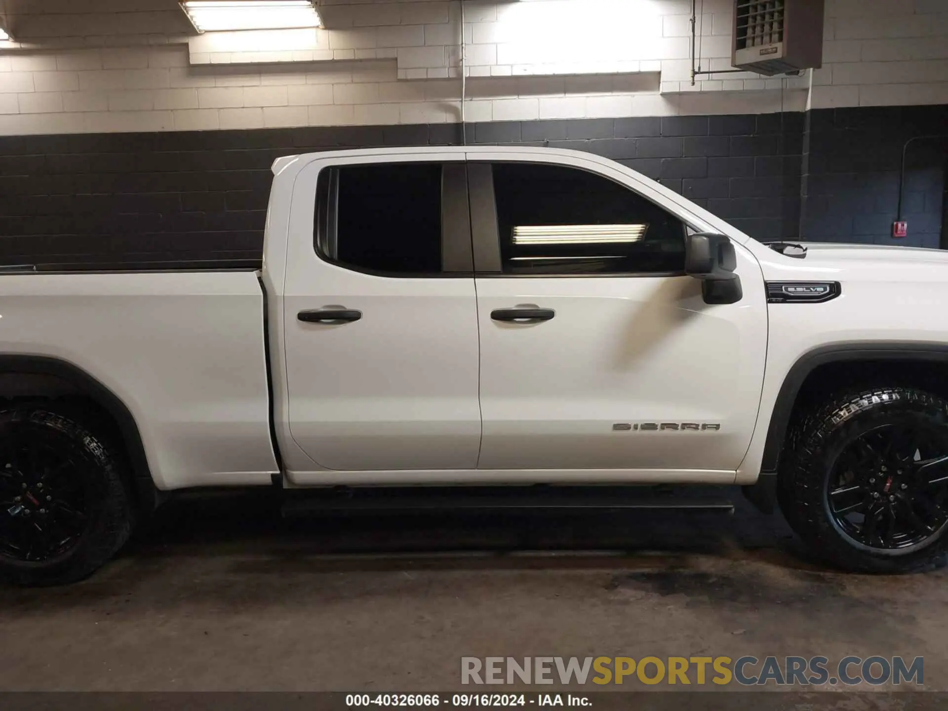 13 fotografías del automóvil dañado 1GTRUAED6PZ280932 GMC SIERRA 1500 2023
