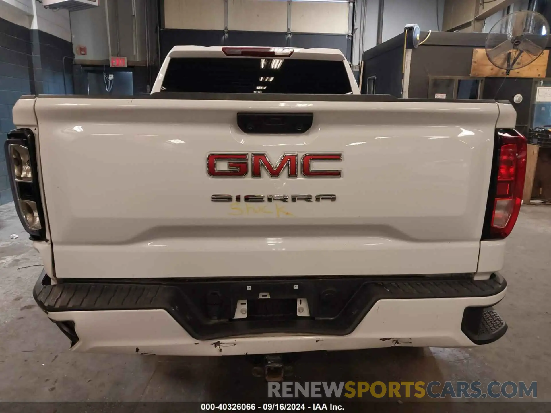 16 fotografías del automóvil dañado 1GTRUAED6PZ280932 GMC SIERRA 1500 2023