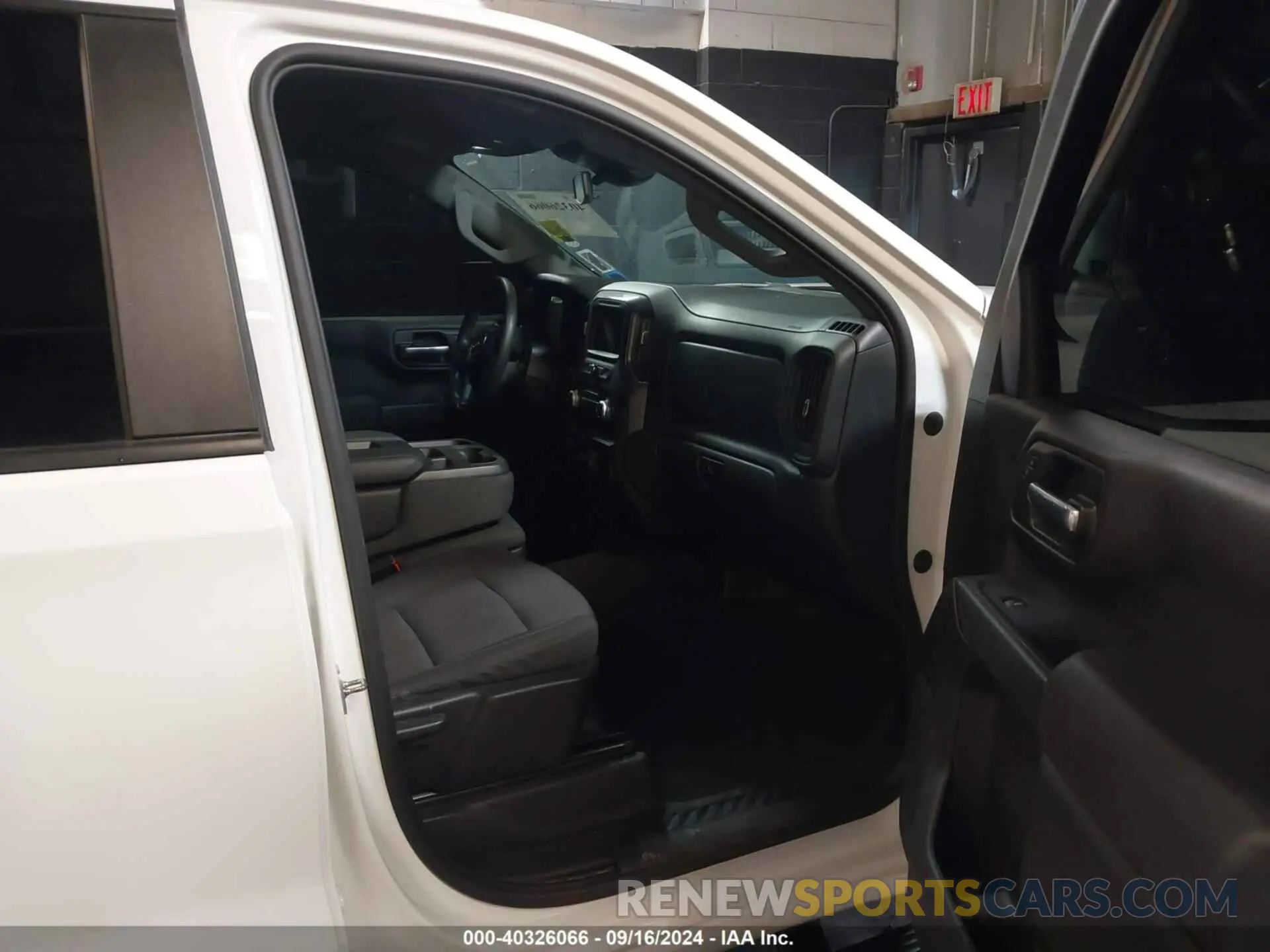 5 fotografías del automóvil dañado 1GTRUAED6PZ280932 GMC SIERRA 1500 2023