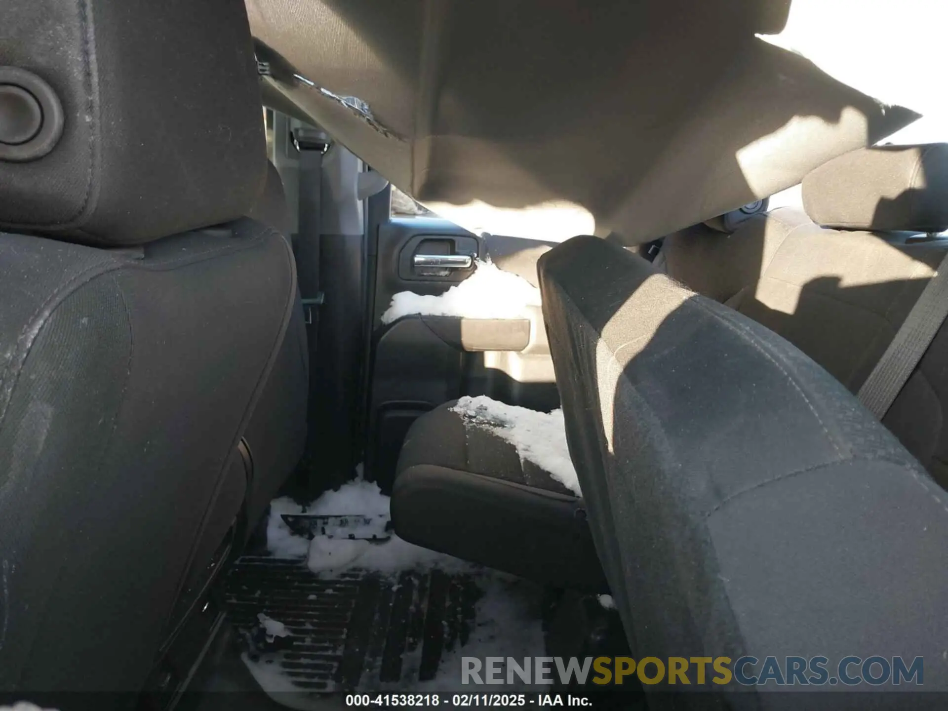 8 fotografías del automóvil dañado 1GTRUAED7PZ319351 GMC SIERRA 1500 2023