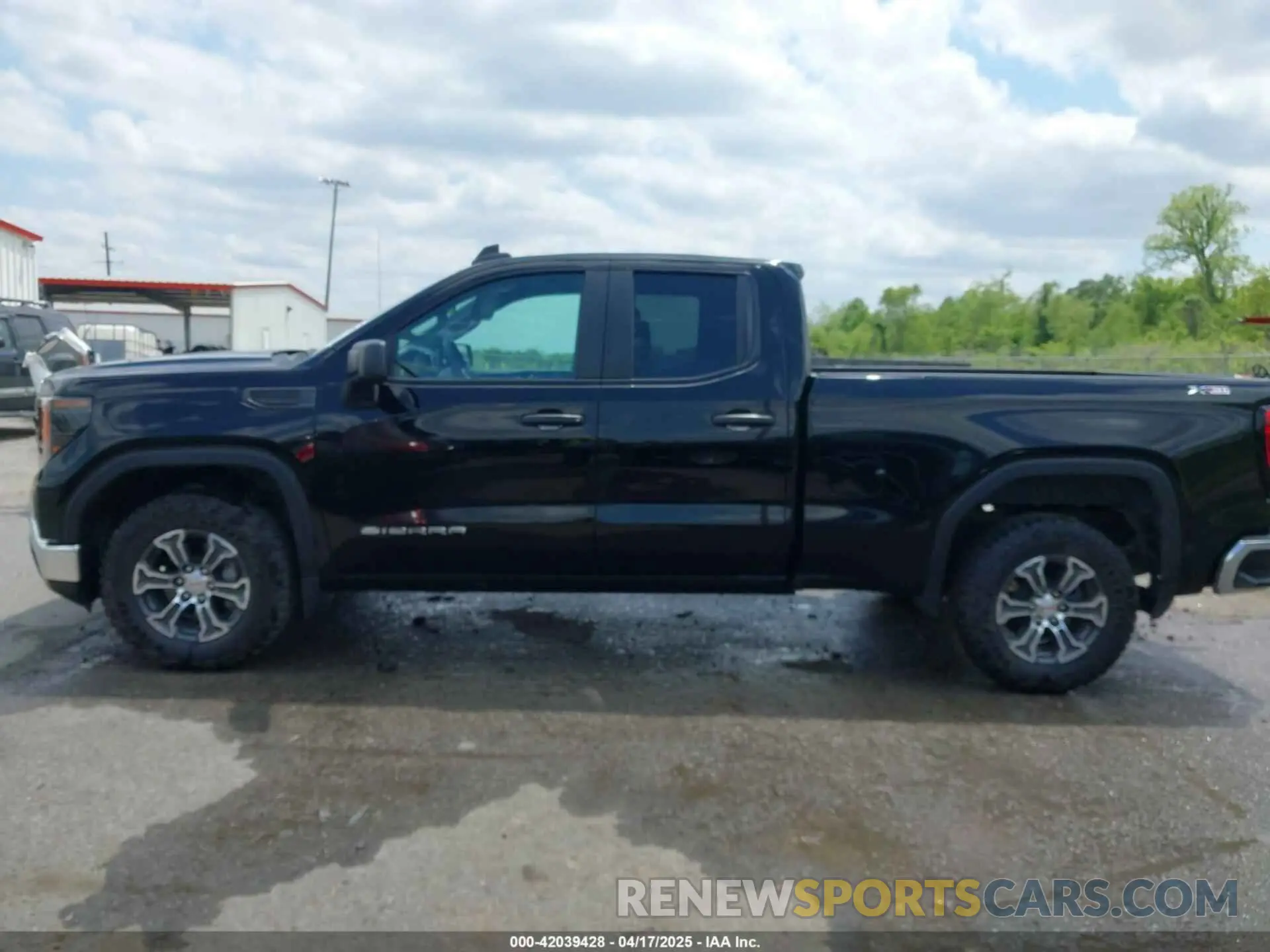 14 fotografías del automóvil dañado 1GTRUAED8PZ274243 GMC SIERRA 1500 2023