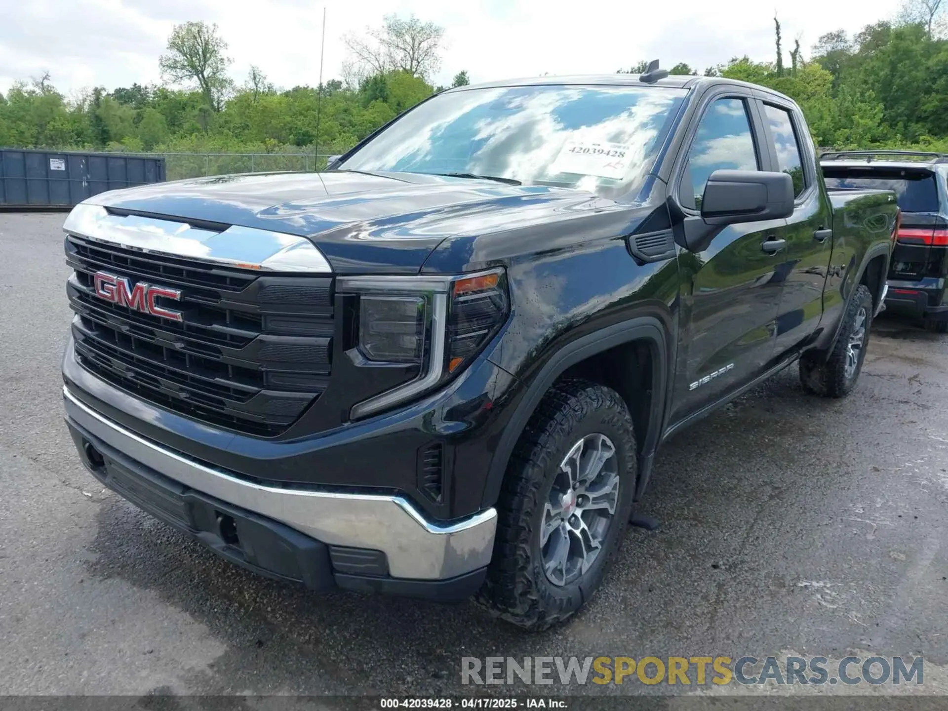 2 fotografías del automóvil dañado 1GTRUAED8PZ274243 GMC SIERRA 1500 2023