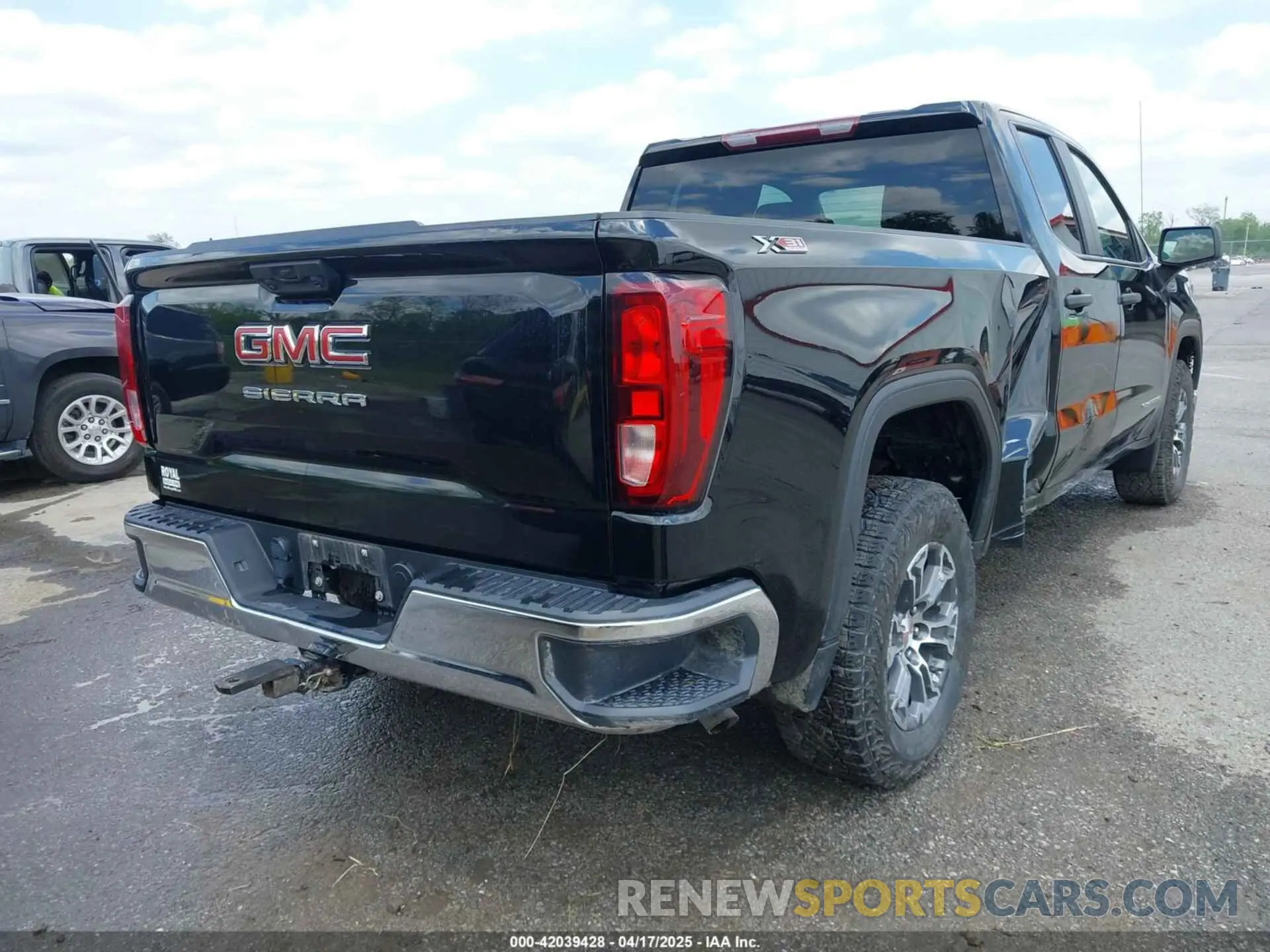 4 fotografías del automóvil dañado 1GTRUAED8PZ274243 GMC SIERRA 1500 2023