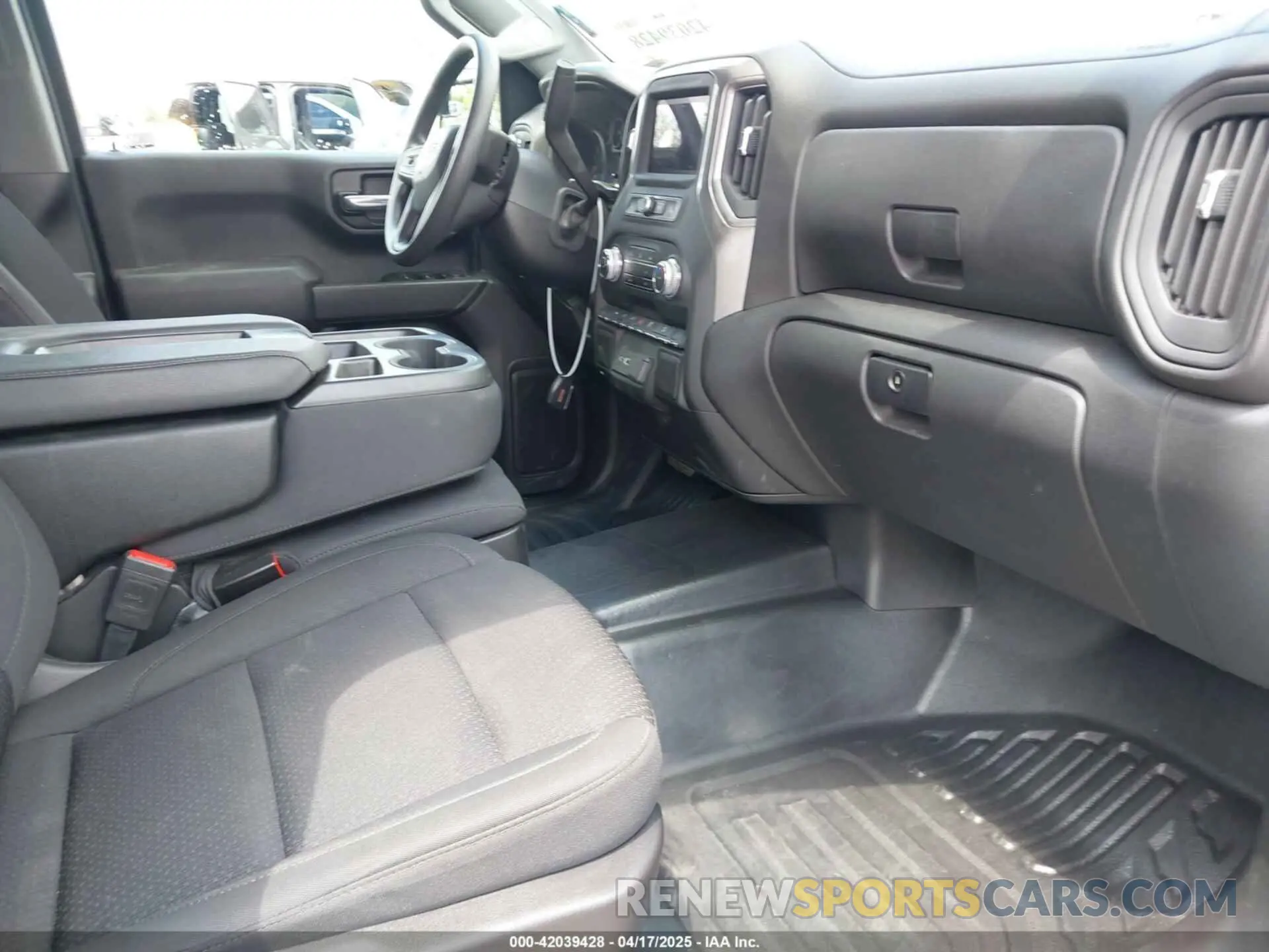 5 fotografías del automóvil dañado 1GTRUAED8PZ274243 GMC SIERRA 1500 2023