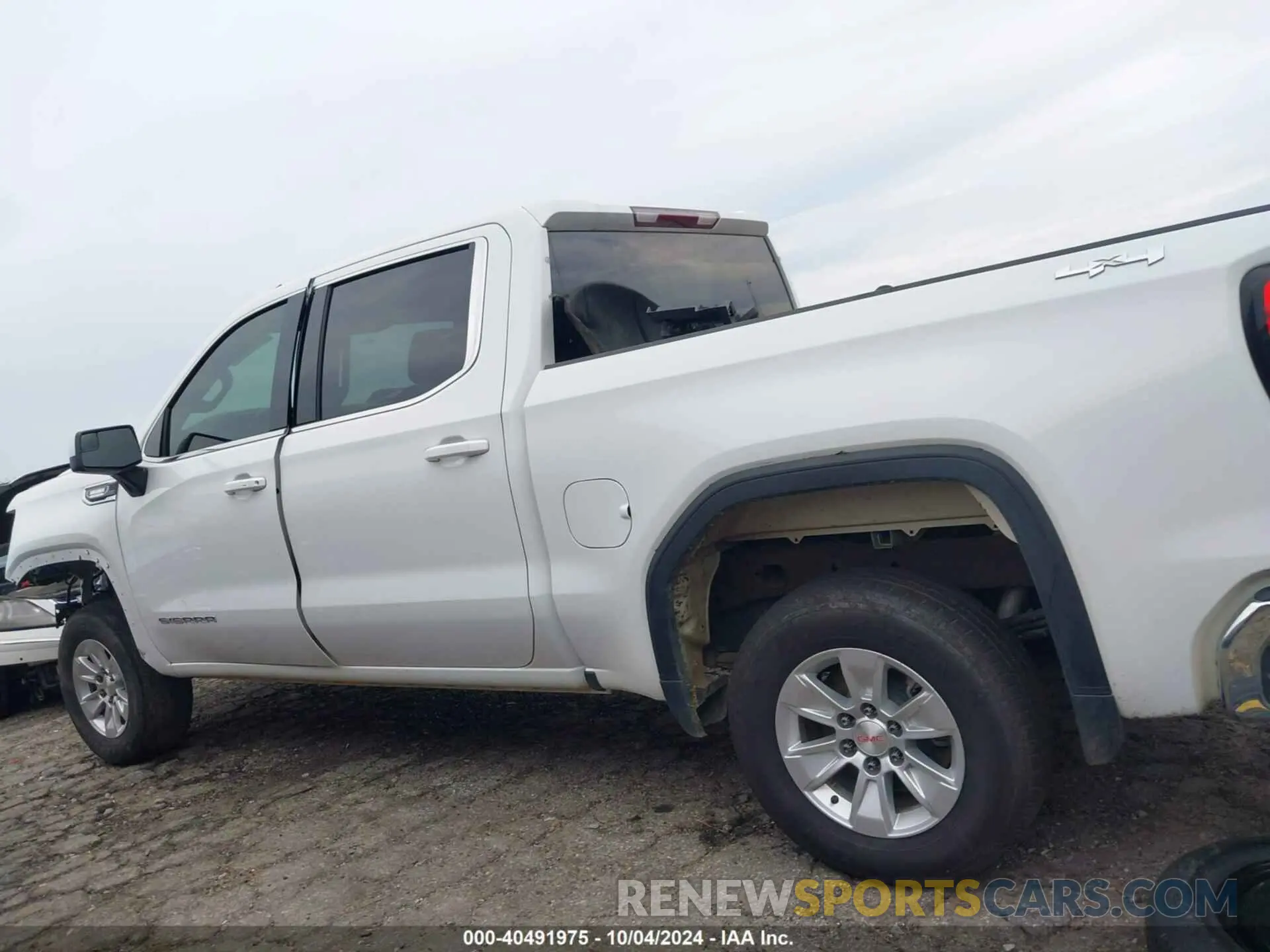 15 fotografías del automóvil dañado 1GTUUBE84PZ327510 GMC SIERRA 1500 2023