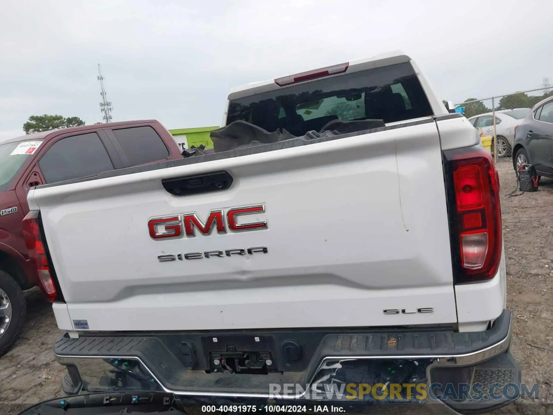 17 fotografías del automóvil dañado 1GTUUBE84PZ327510 GMC SIERRA 1500 2023
