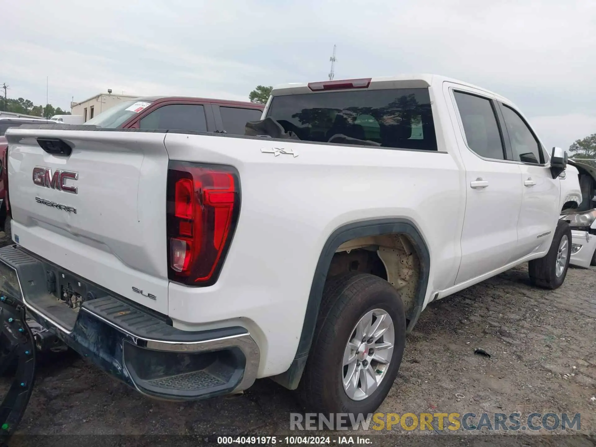 4 fotografías del automóvil dañado 1GTUUBE84PZ327510 GMC SIERRA 1500 2023