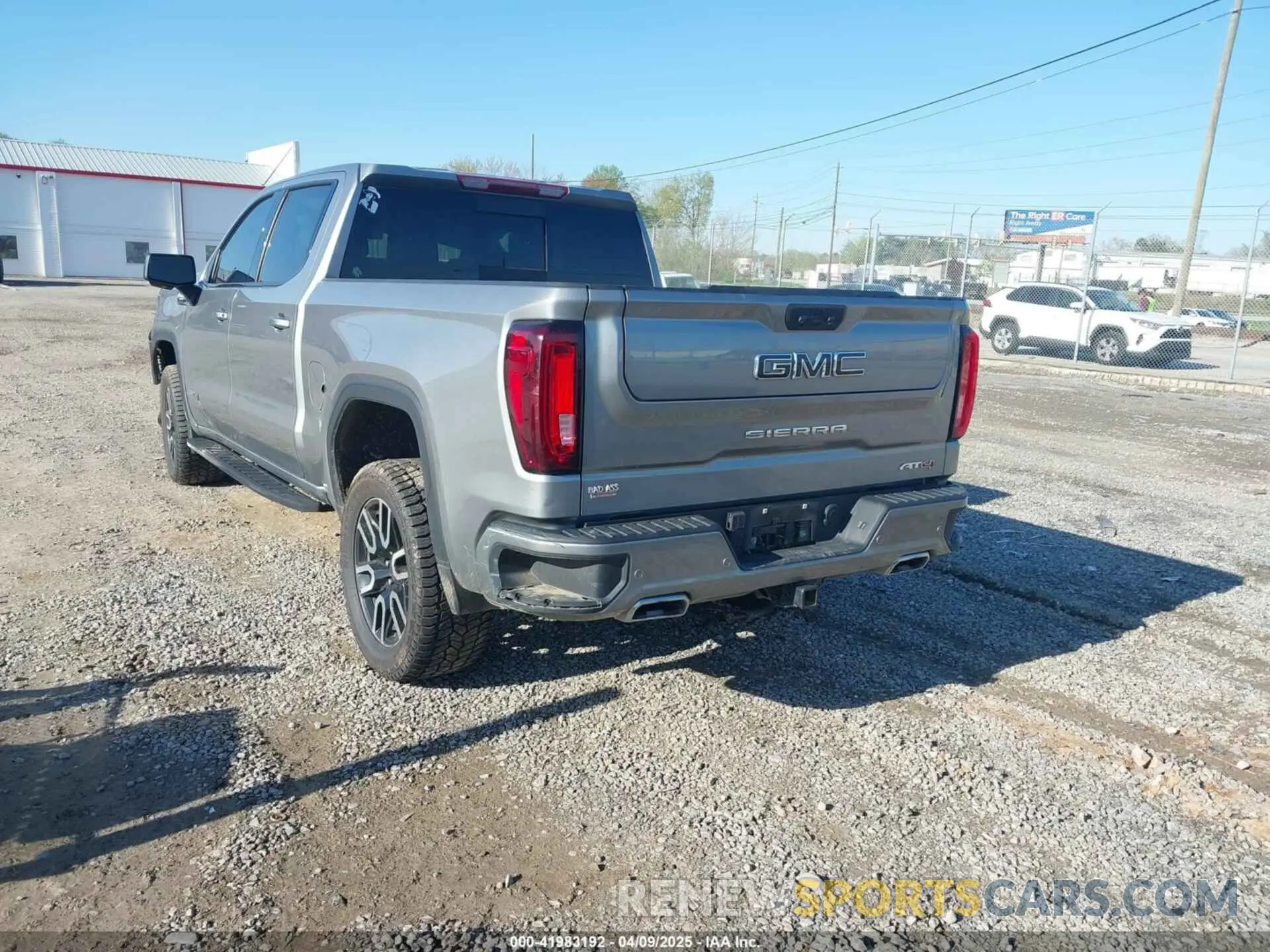 3 fotografías del automóvil dañado 1GTUUEE89PZ174270 GMC SIERRA 1500 2023