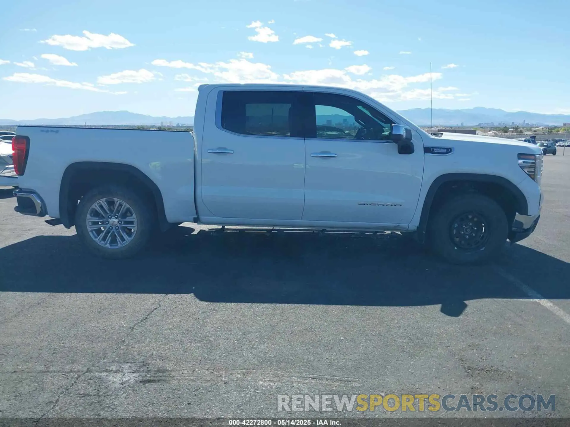 13 fotografías del automóvil dañado 3GTUUDE86PG103392 GMC SIERRA 1500 2023