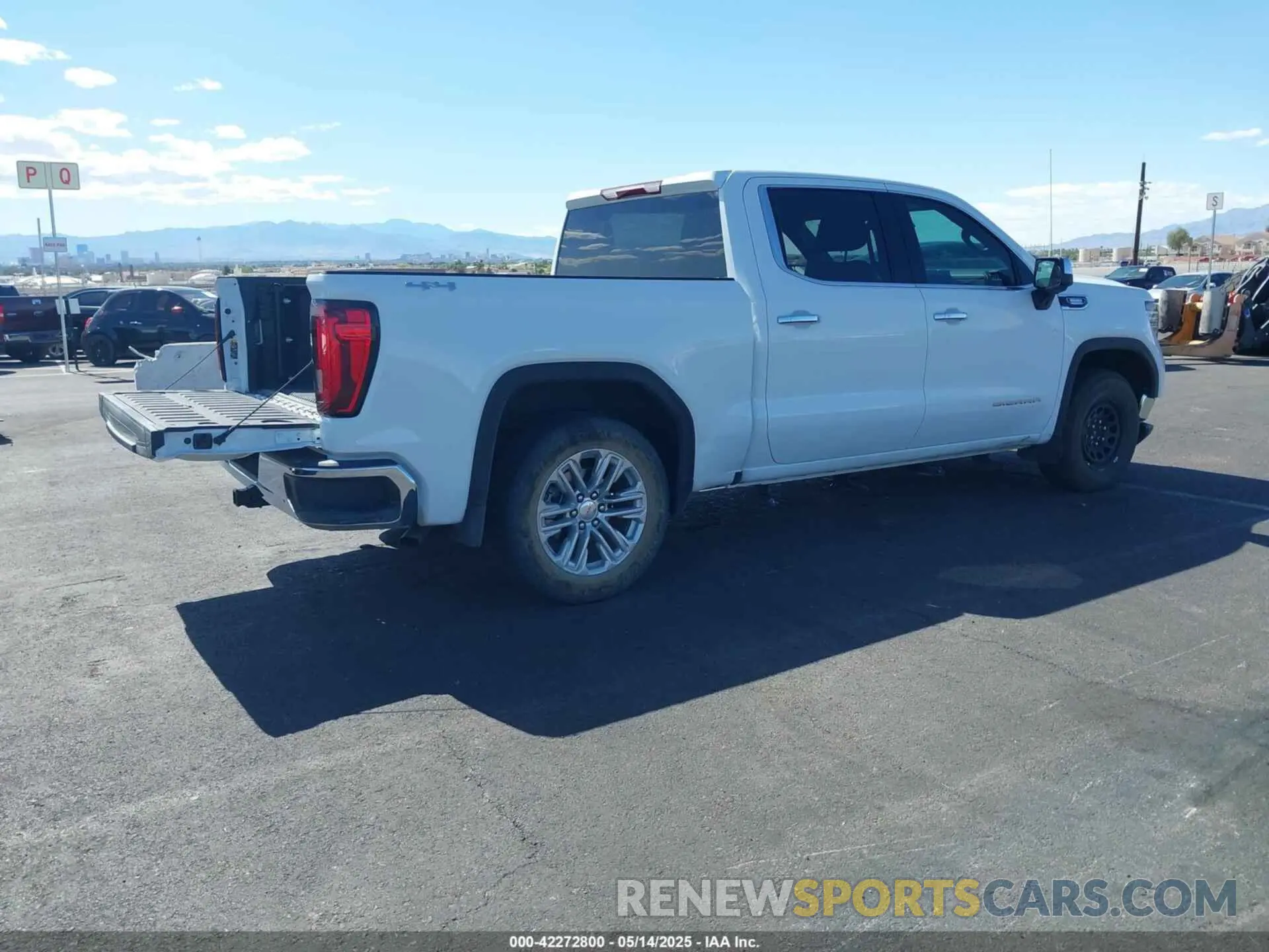 4 fotografías del automóvil dañado 3GTUUDE86PG103392 GMC SIERRA 1500 2023