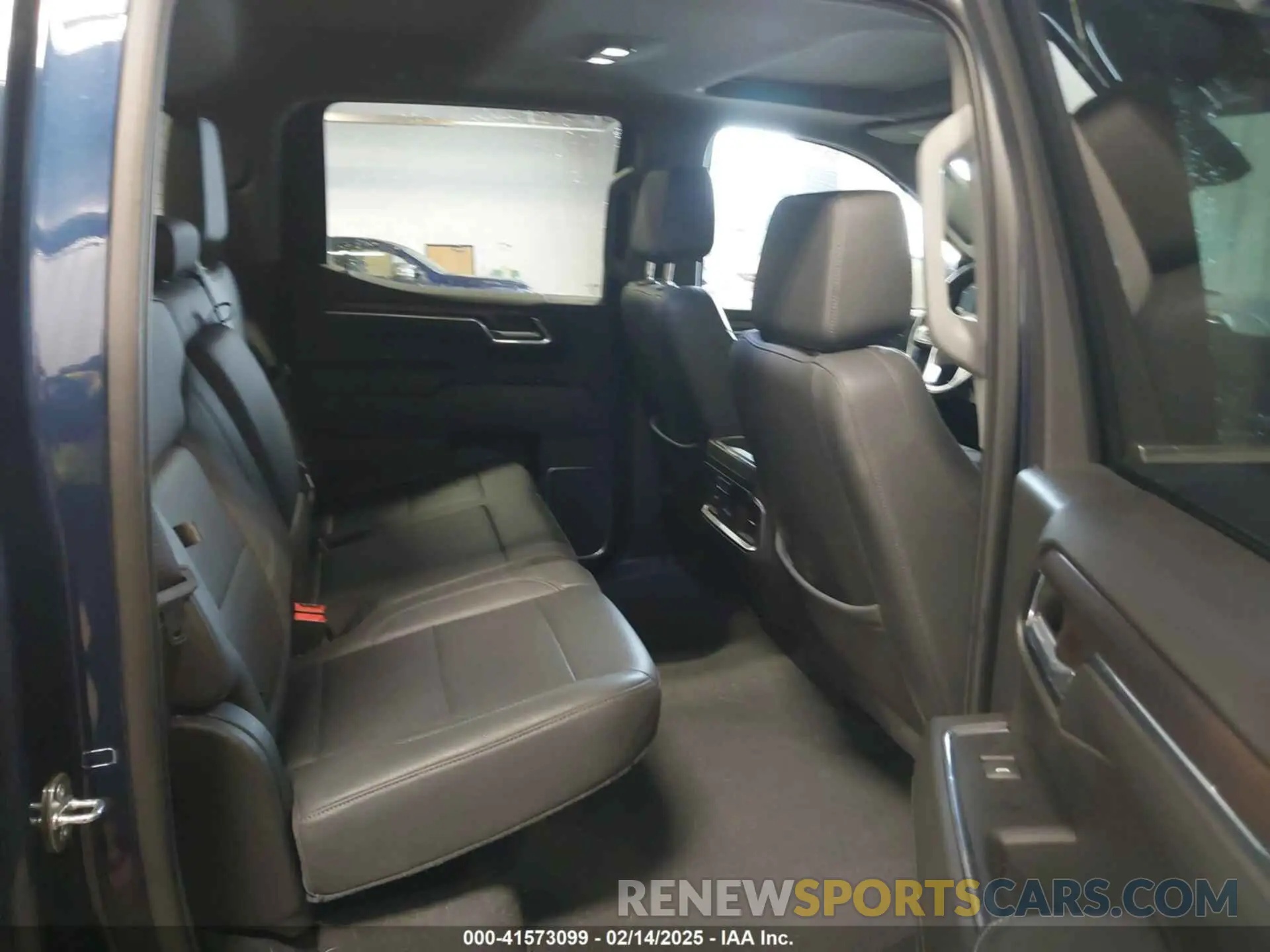 8 fotografías del automóvil dañado 3GTUUDE8XPG250332 GMC SIERRA 1500 2023