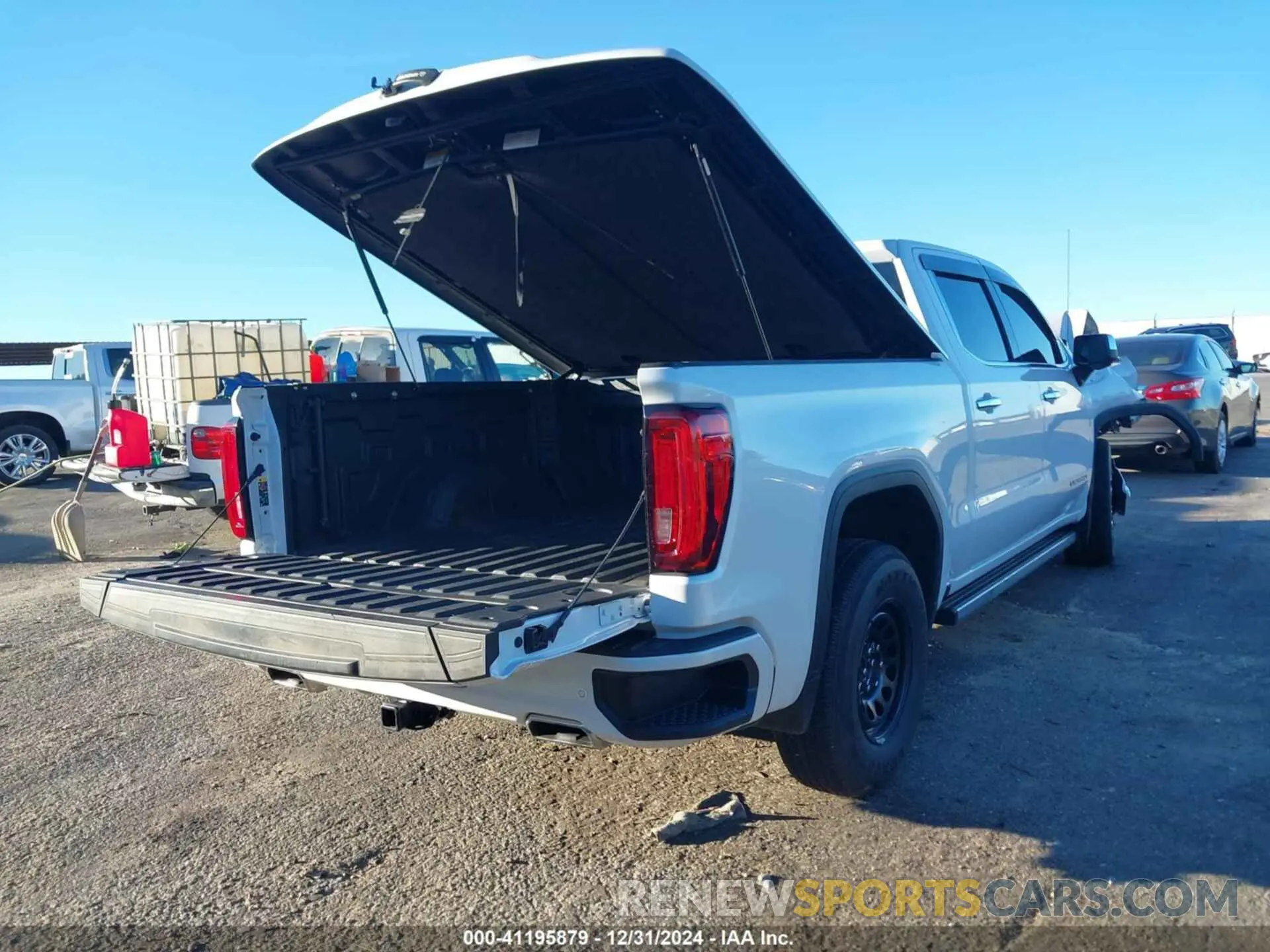 4 fotografías del automóvil dañado 3GTUUGEL7PG326546 GMC SIERRA 1500 2023