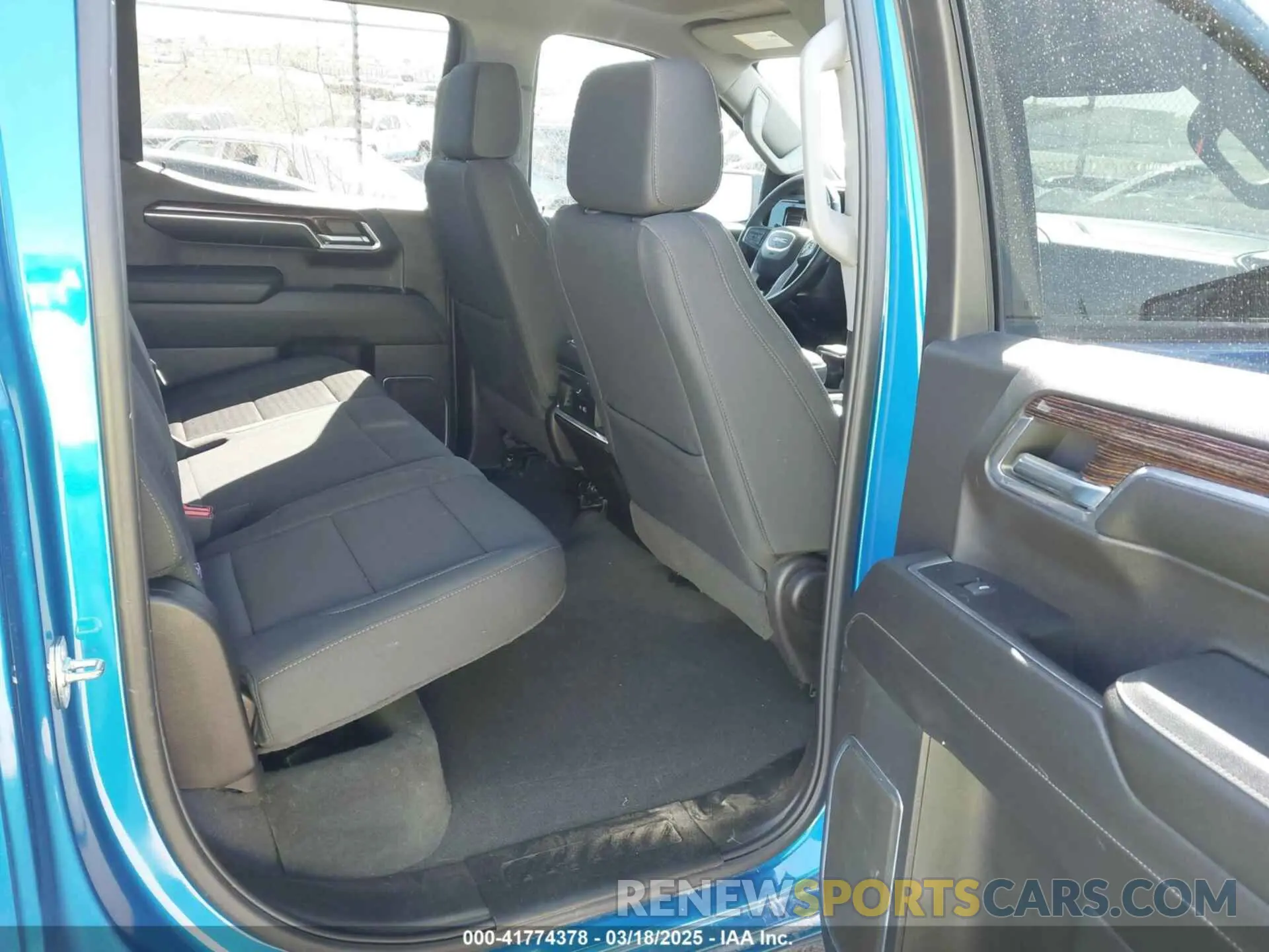 8 fotografías del automóvil dañado 1GTUUCE80RZ203811 GMC SIERRA 1500 2024