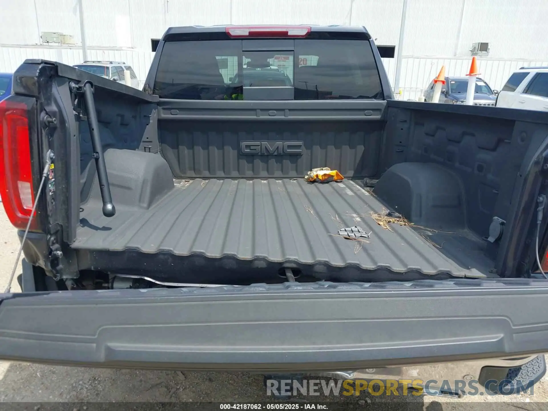 17 fotografías del automóvil dañado 3GTUUDED3RG247370 GMC SIERRA 1500 2024
