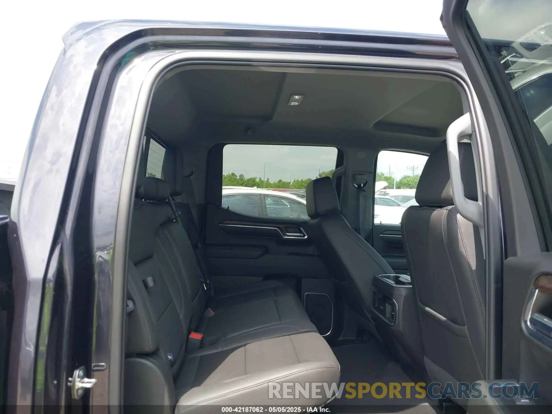 8 fotografías del automóvil dañado 3GTUUDED3RG247370 GMC SIERRA 1500 2024