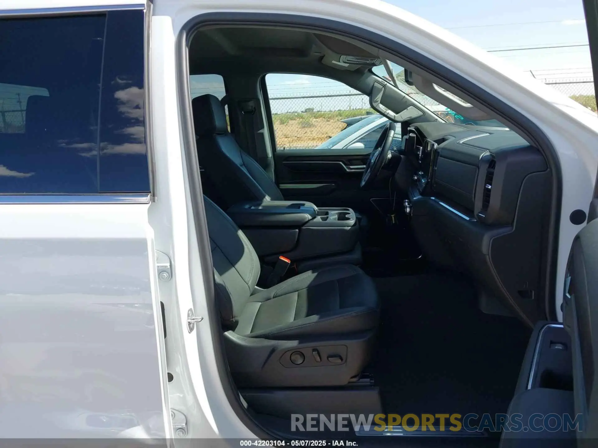 5 fotografías del automóvil dañado 3GTUUDED3RG390318 GMC SIERRA 1500 2024