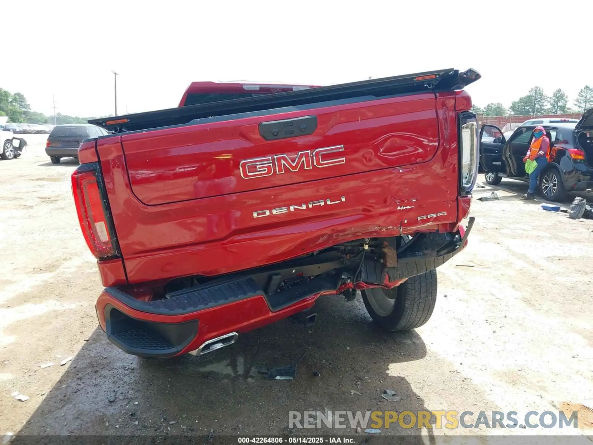 17 fotografías del automóvil dañado 3GTUUGED4RG320070 GMC SIERRA 1500 2024