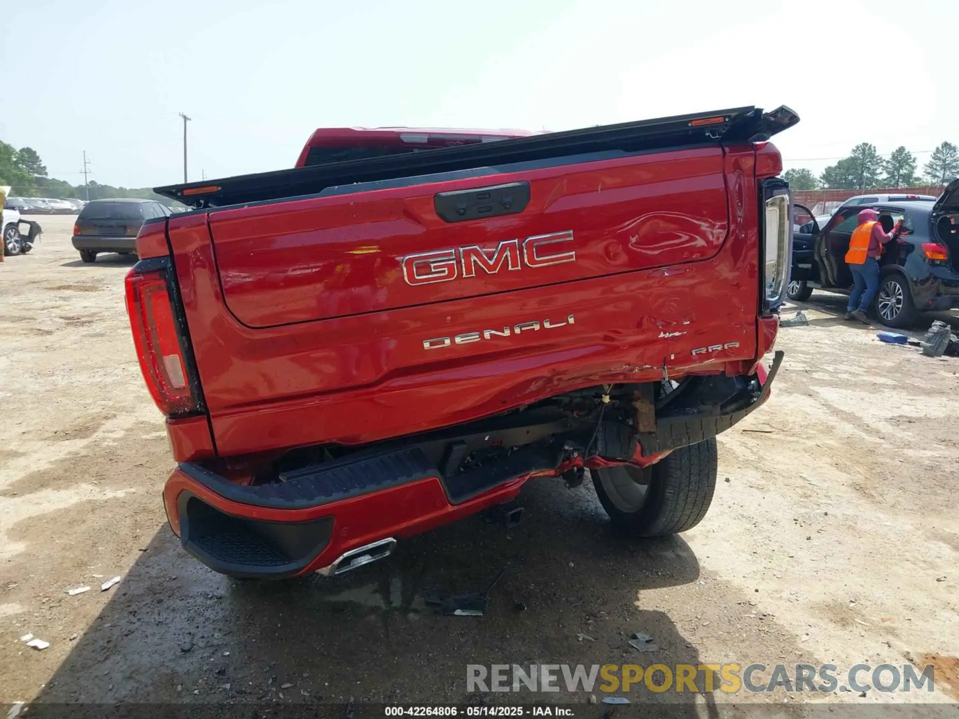 18 fotografías del automóvil dañado 3GTUUGED4RG320070 GMC SIERRA 1500 2024