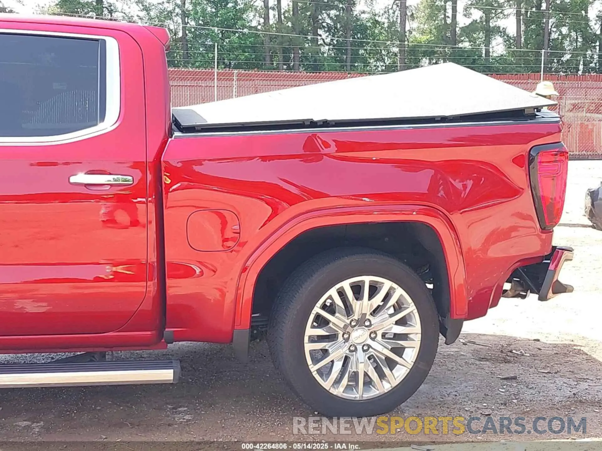 19 fotografías del automóvil dañado 3GTUUGED4RG320070 GMC SIERRA 1500 2024