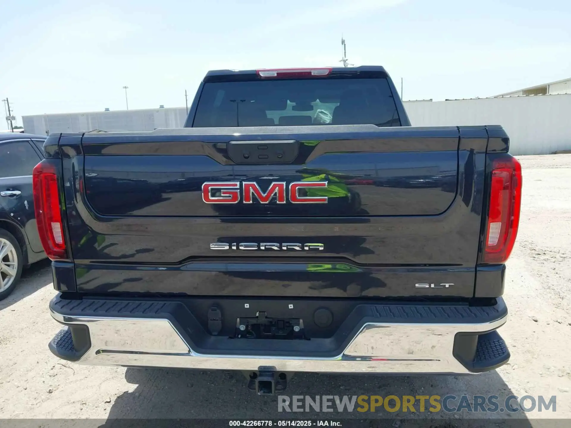 16 fotografías del automóvil dañado 1GTPHDED8SZ198903 GMC SIERRA 1500 2025