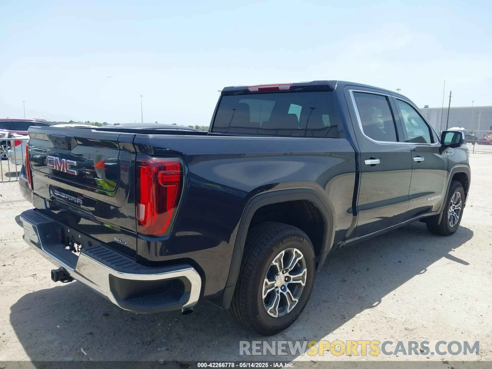 4 fotografías del automóvil dañado 1GTPHDED8SZ198903 GMC SIERRA 1500 2025