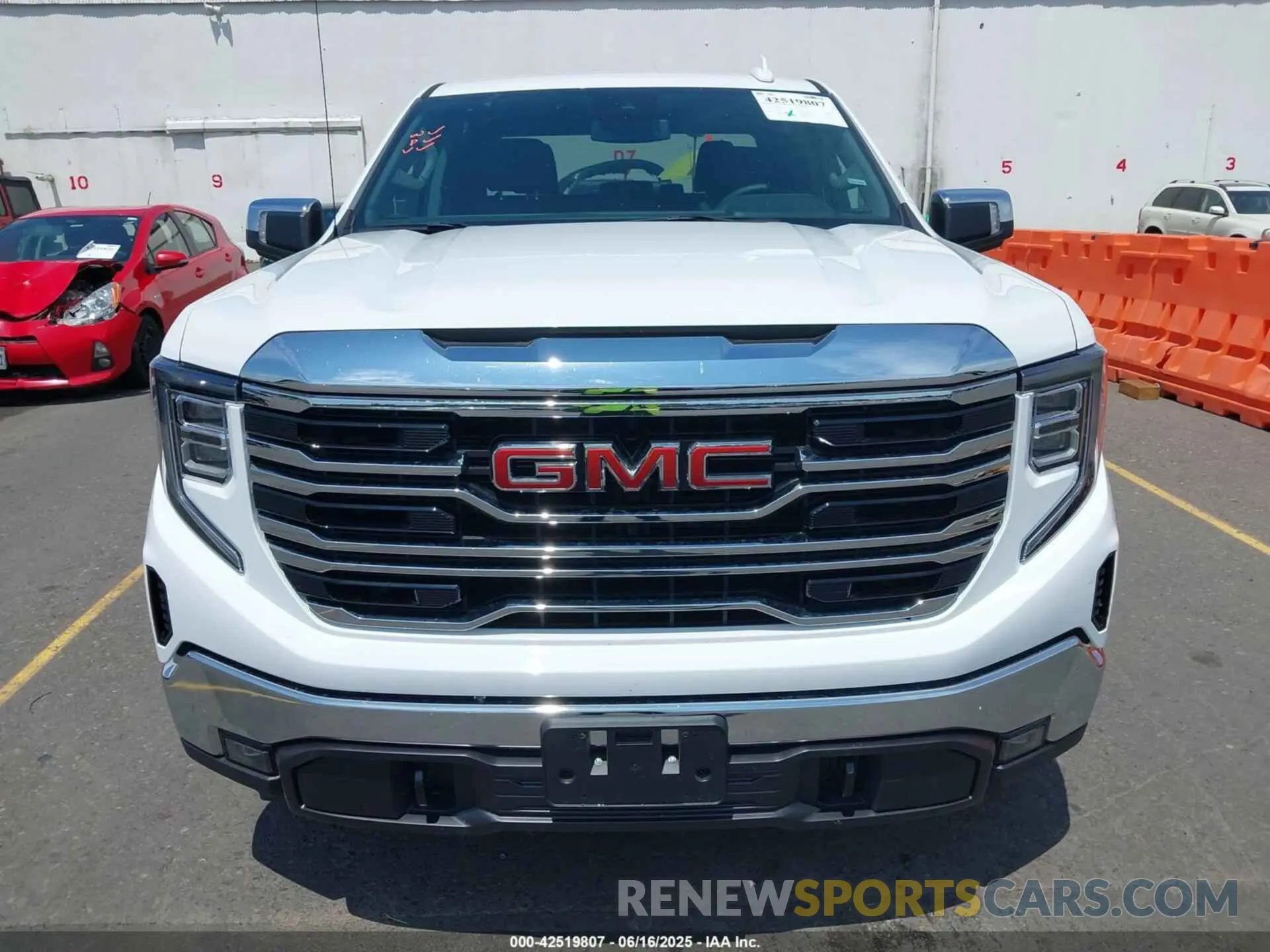 12 fotografías del automóvil dañado 1GTUUDED9SZ244849 GMC SIERRA 1500 2025