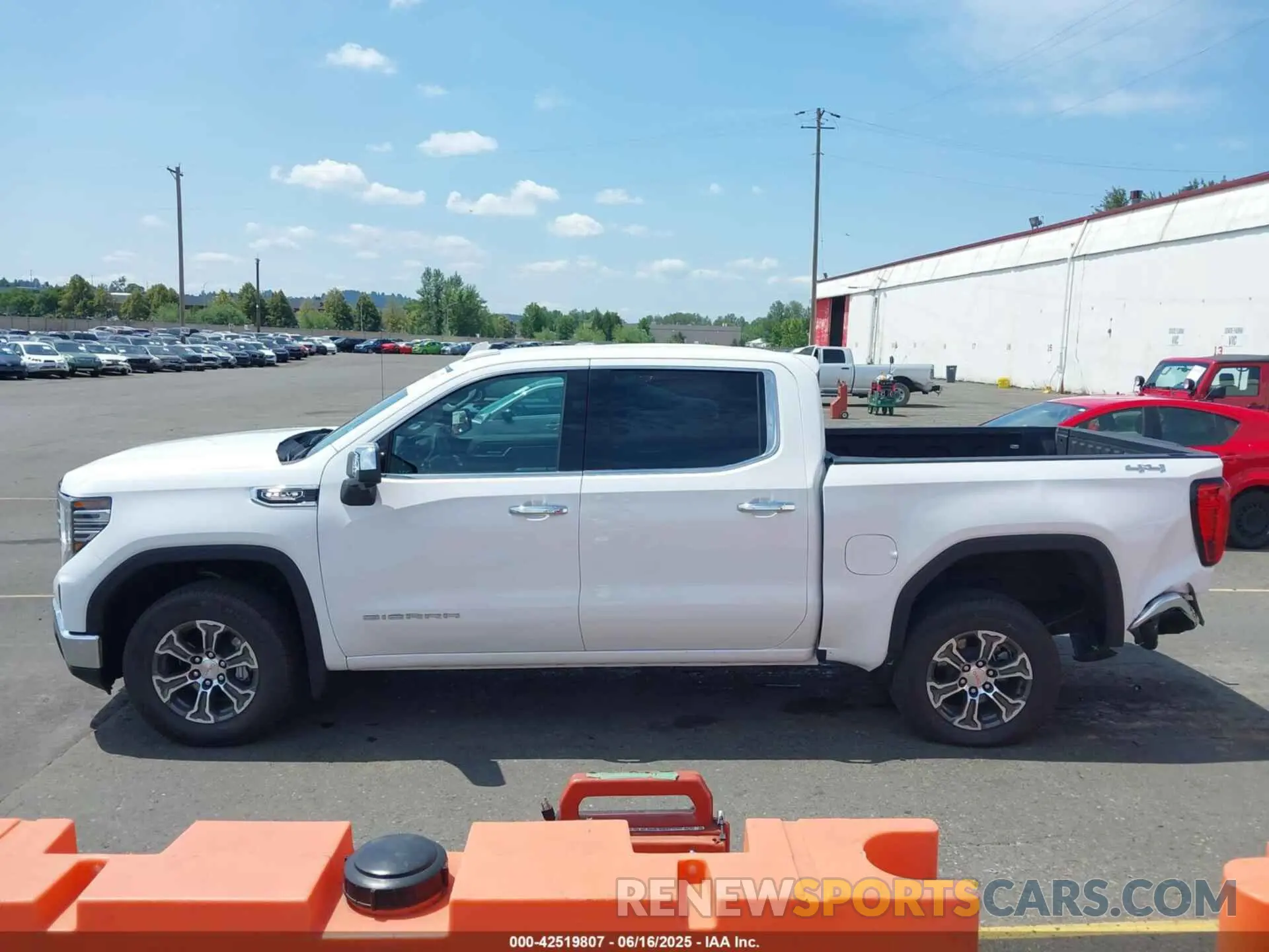 14 fotografías del automóvil dañado 1GTUUDED9SZ244849 GMC SIERRA 1500 2025