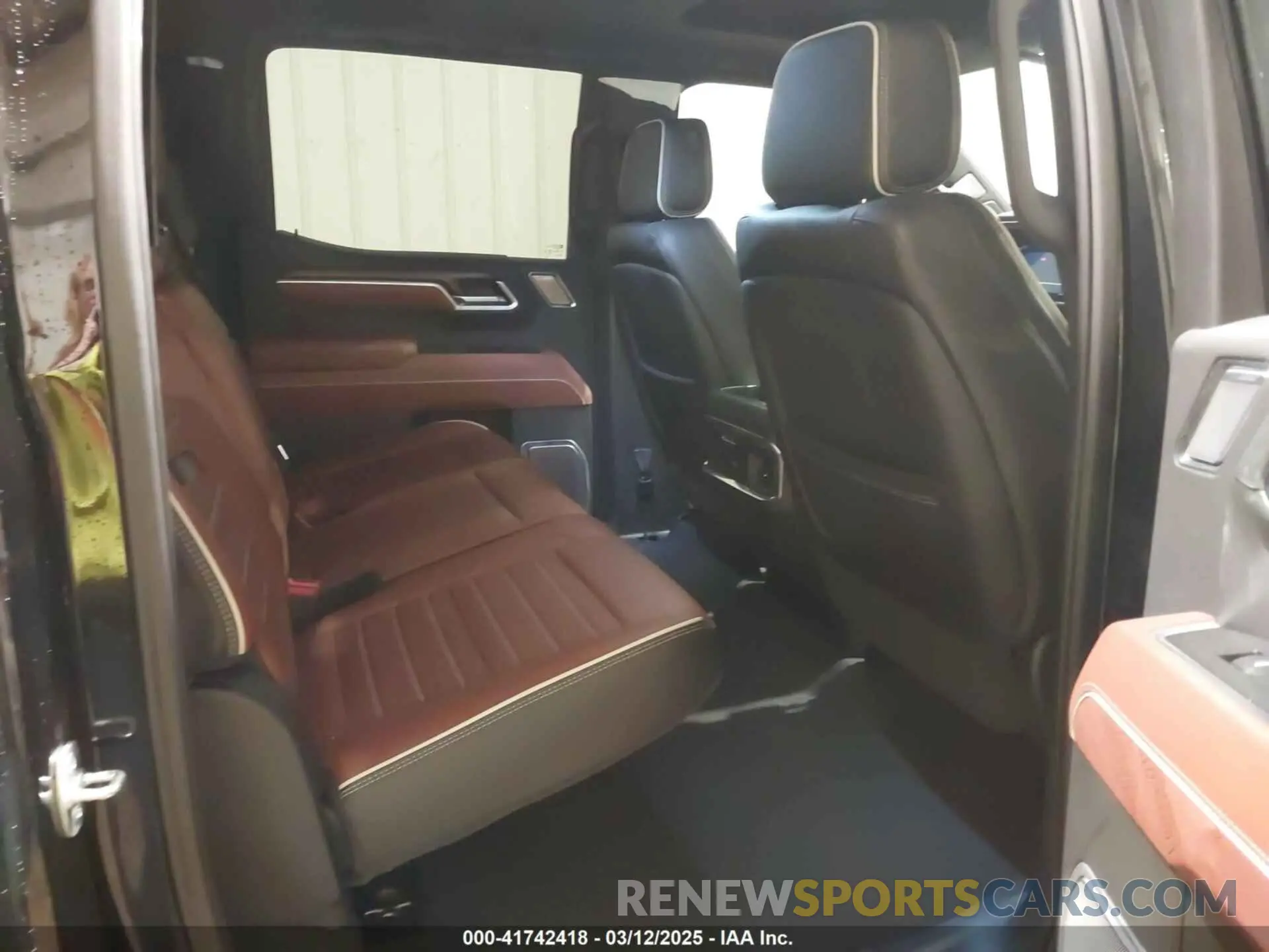 8 fotografías del automóvil dañado 1GTUUHEL8SZ124362 GMC SIERRA 1500 2025