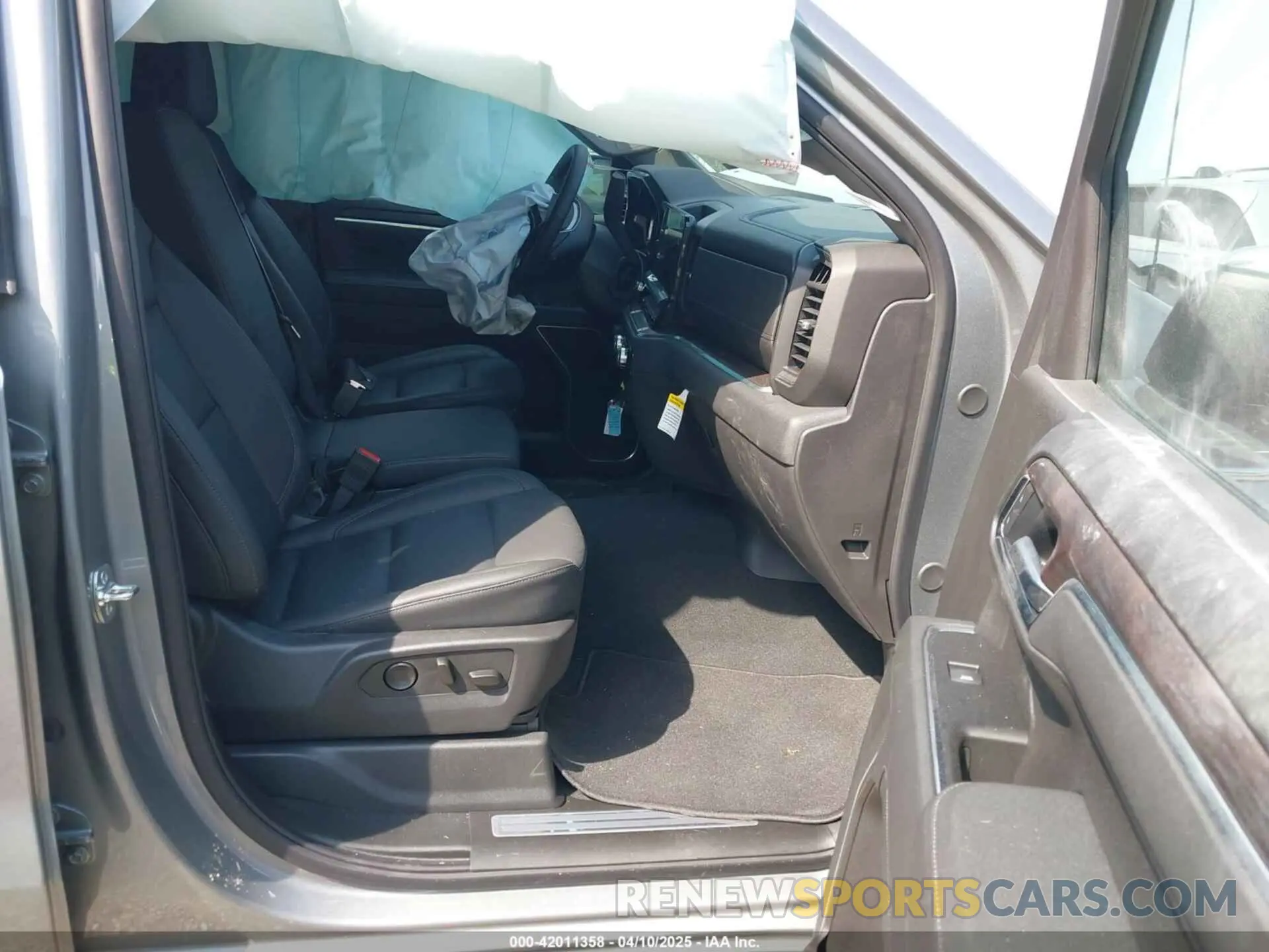 5 fotografías del automóvil dañado 3GTPHDED6SG204133 GMC SIERRA 1500 2025