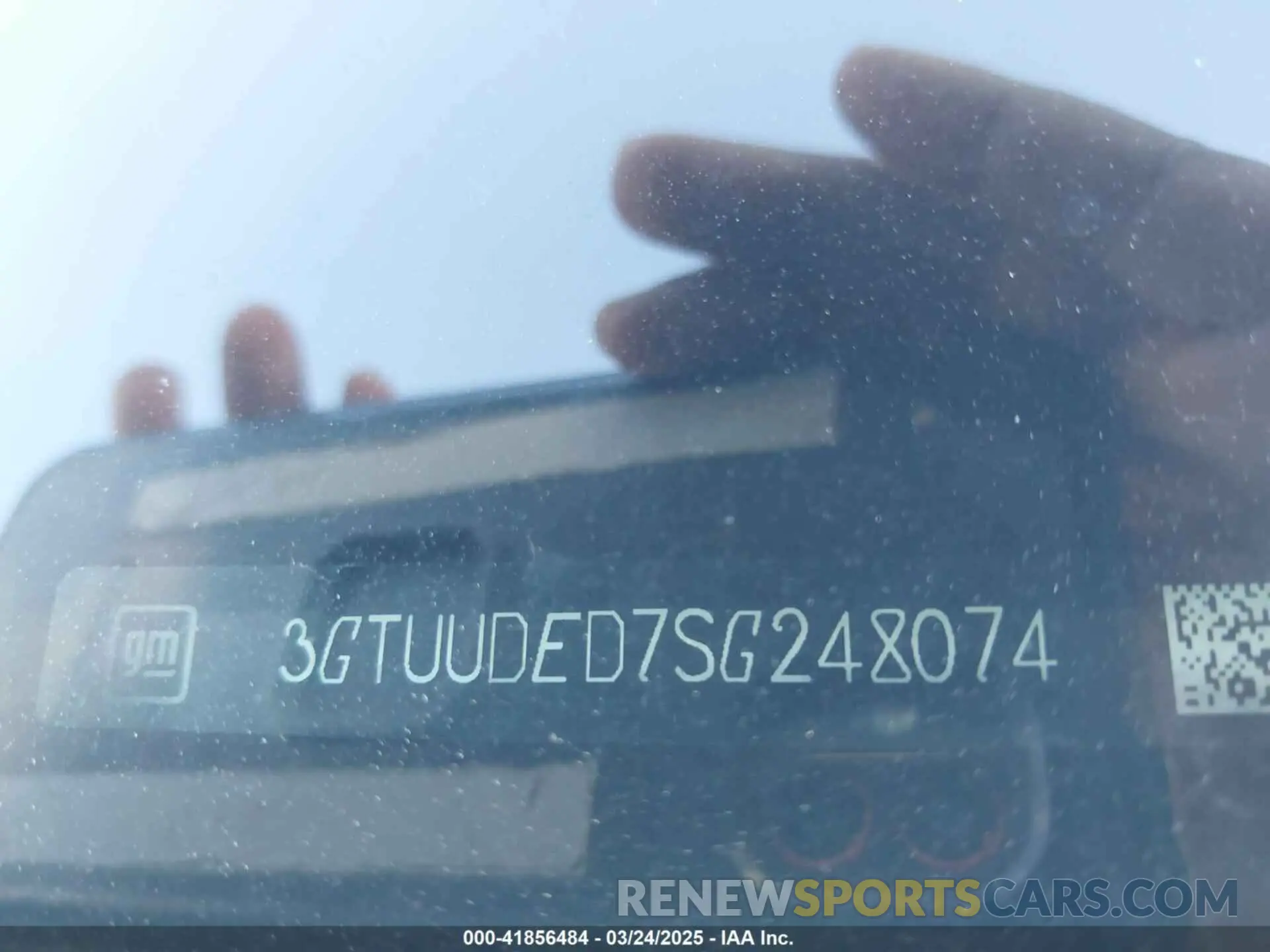 9 fotografías del automóvil dañado 3GTUUDED7SG248074 GMC SIERRA 1500 2025