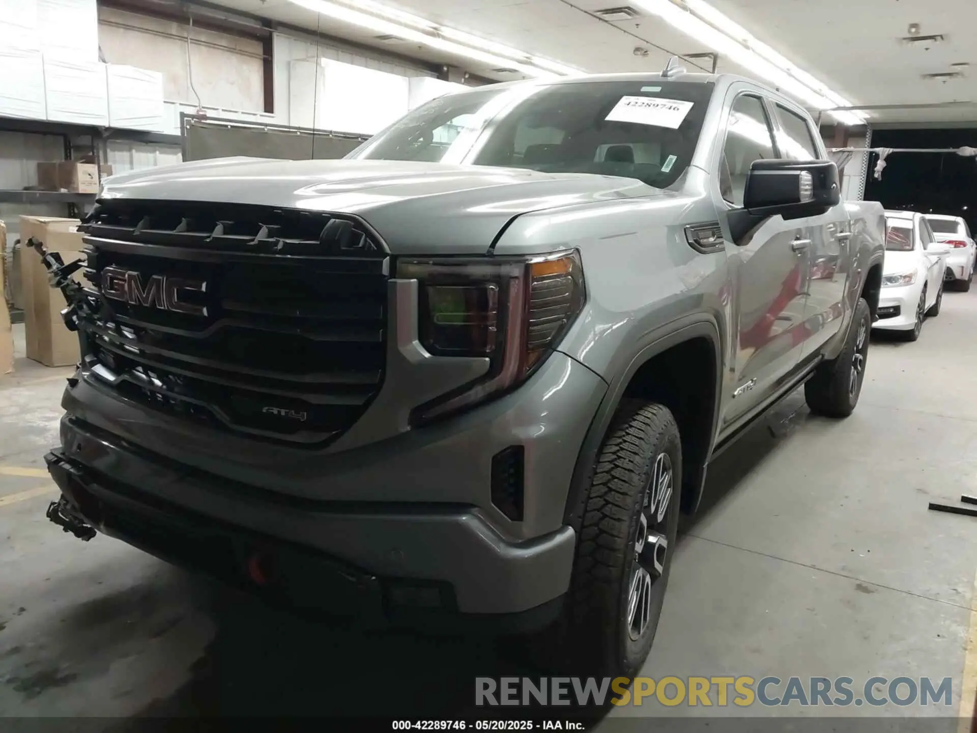 2 fotografías del automóvil dañado 3GTUUEE86SG154454 GMC SIERRA 1500 2025