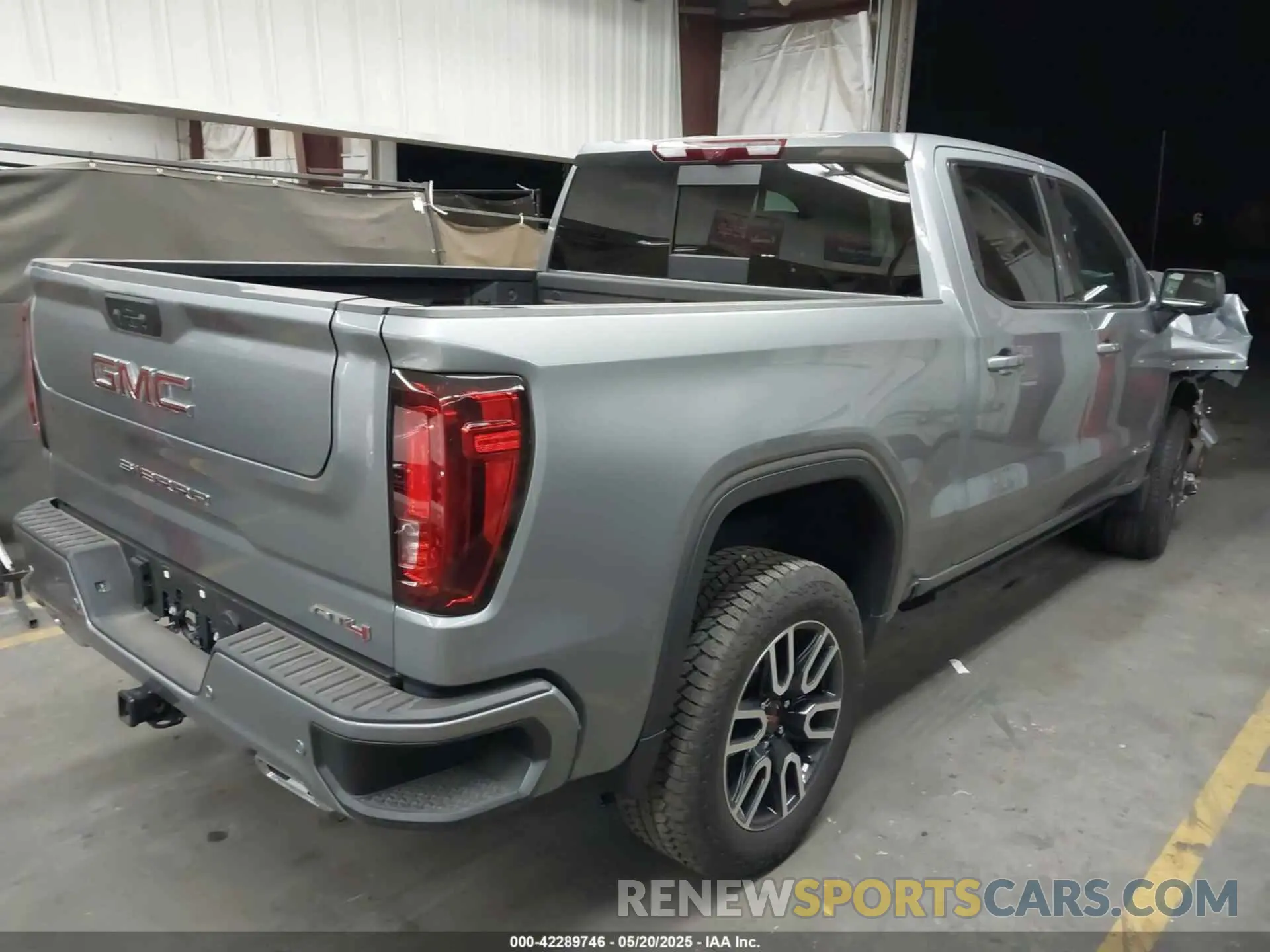 4 fotografías del automóvil dañado 3GTUUEE86SG154454 GMC SIERRA 1500 2025