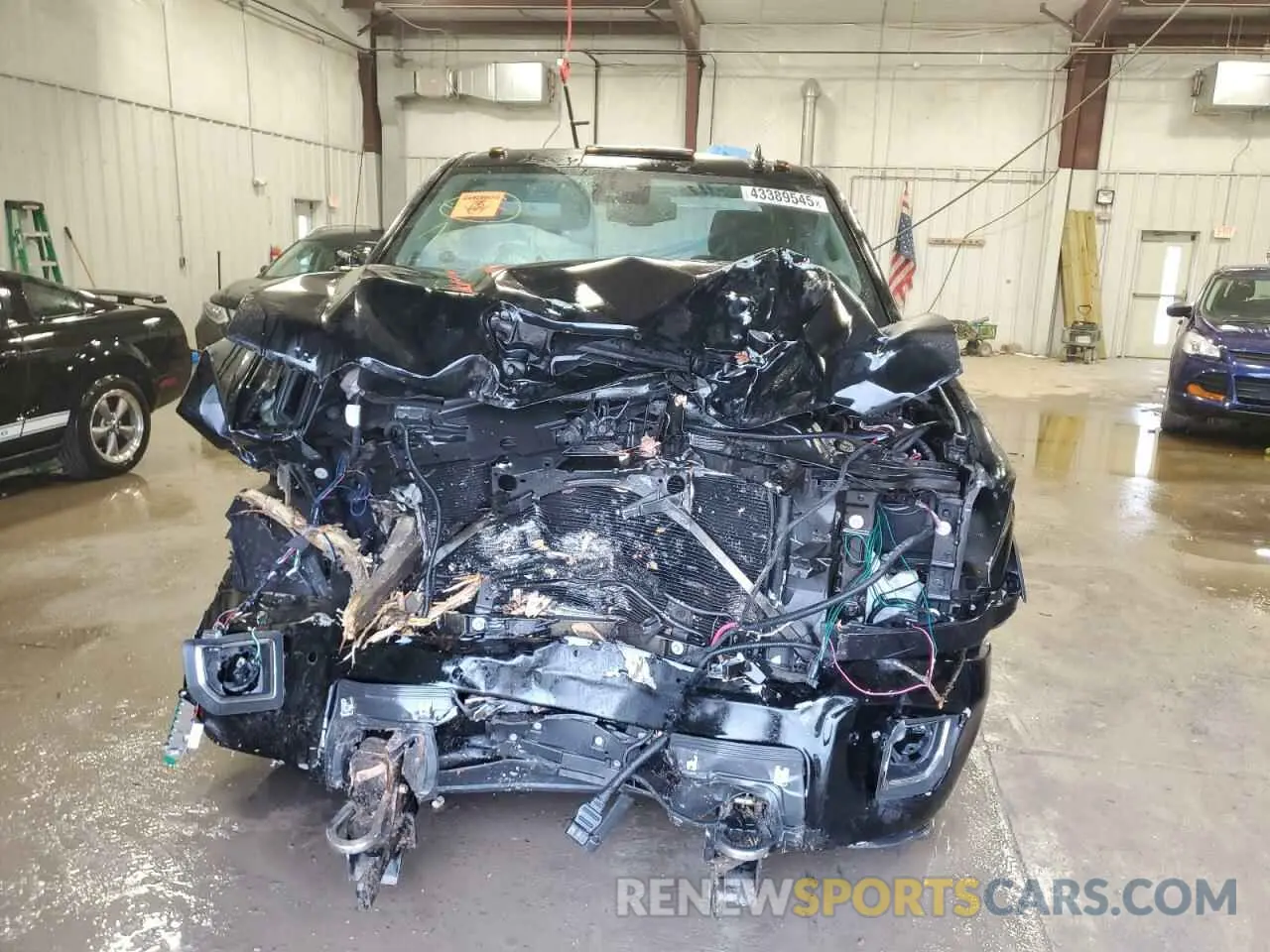 5 fotografías del automóvil dañado 1GT12SEY9KF197680 GMC SIERRA 2019