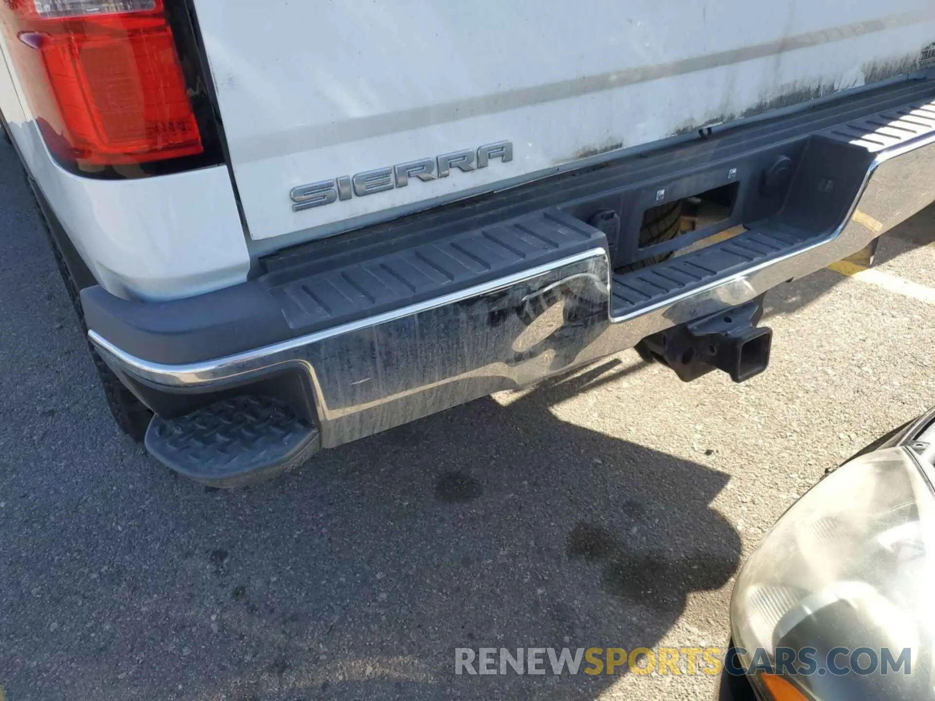 10 fotografías del automóvil dañado 1GT42TCY5KF247562 GMC SIERRA 2019