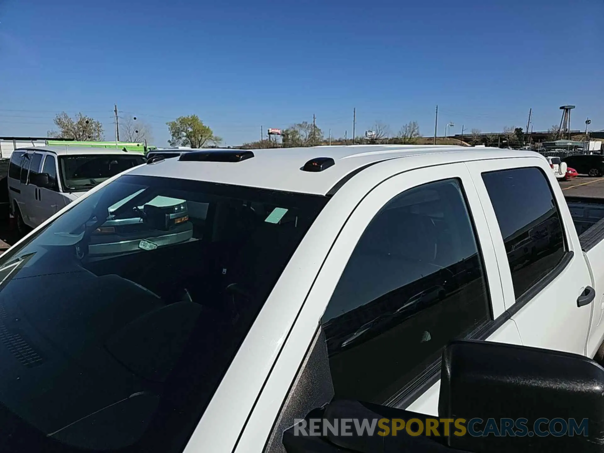 13 fotografías del automóvil dañado 1GT42TCY5KF247562 GMC SIERRA 2019