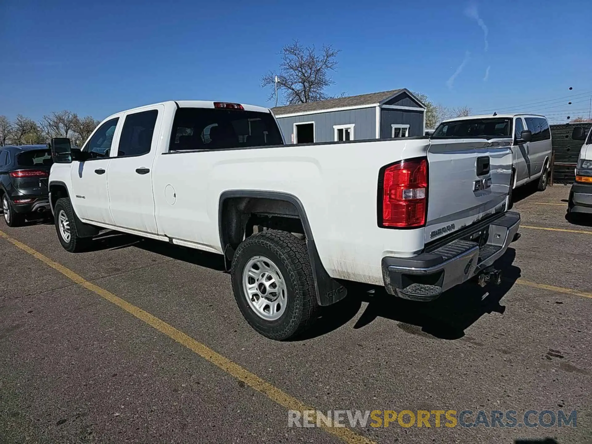 17 fotografías del automóvil dañado 1GT42TCY5KF247562 GMC SIERRA 2019