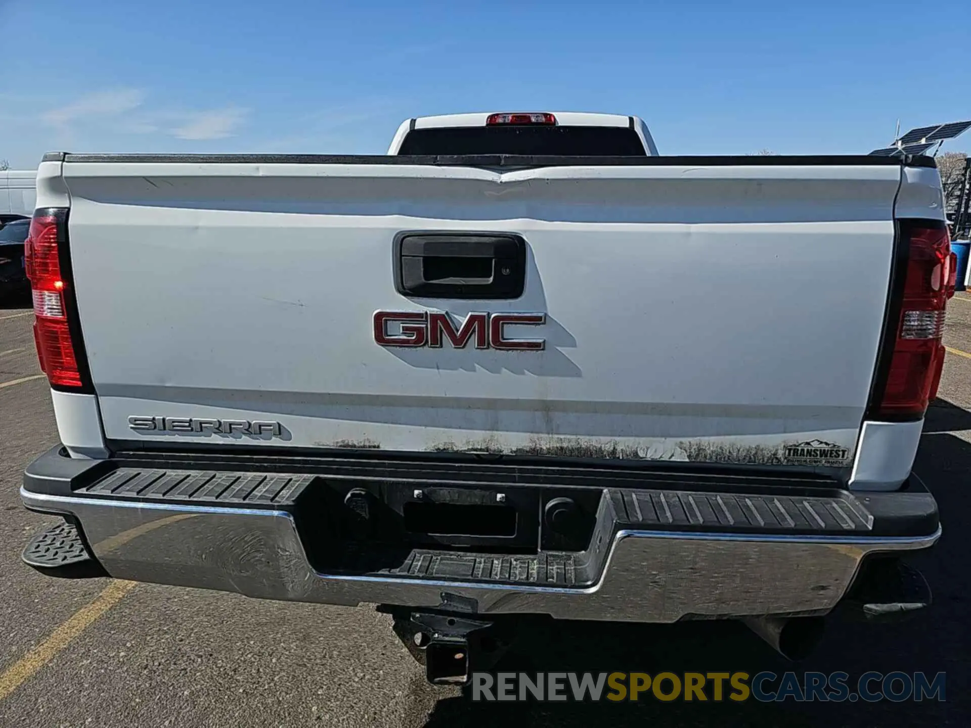 24 fotografías del automóvil dañado 1GT42TCY5KF247562 GMC SIERRA 2019